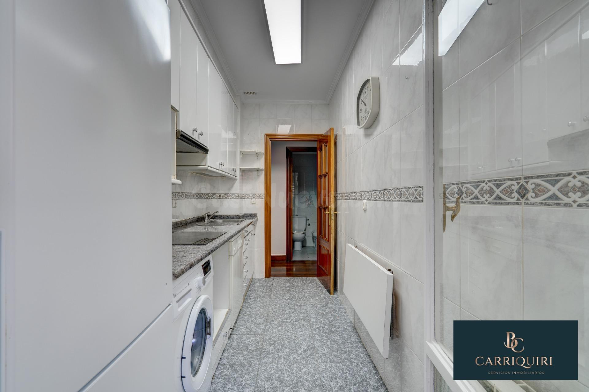 Piso exterior de 3 dormitorios con ascensor en Paseo de Larr - foto 4
