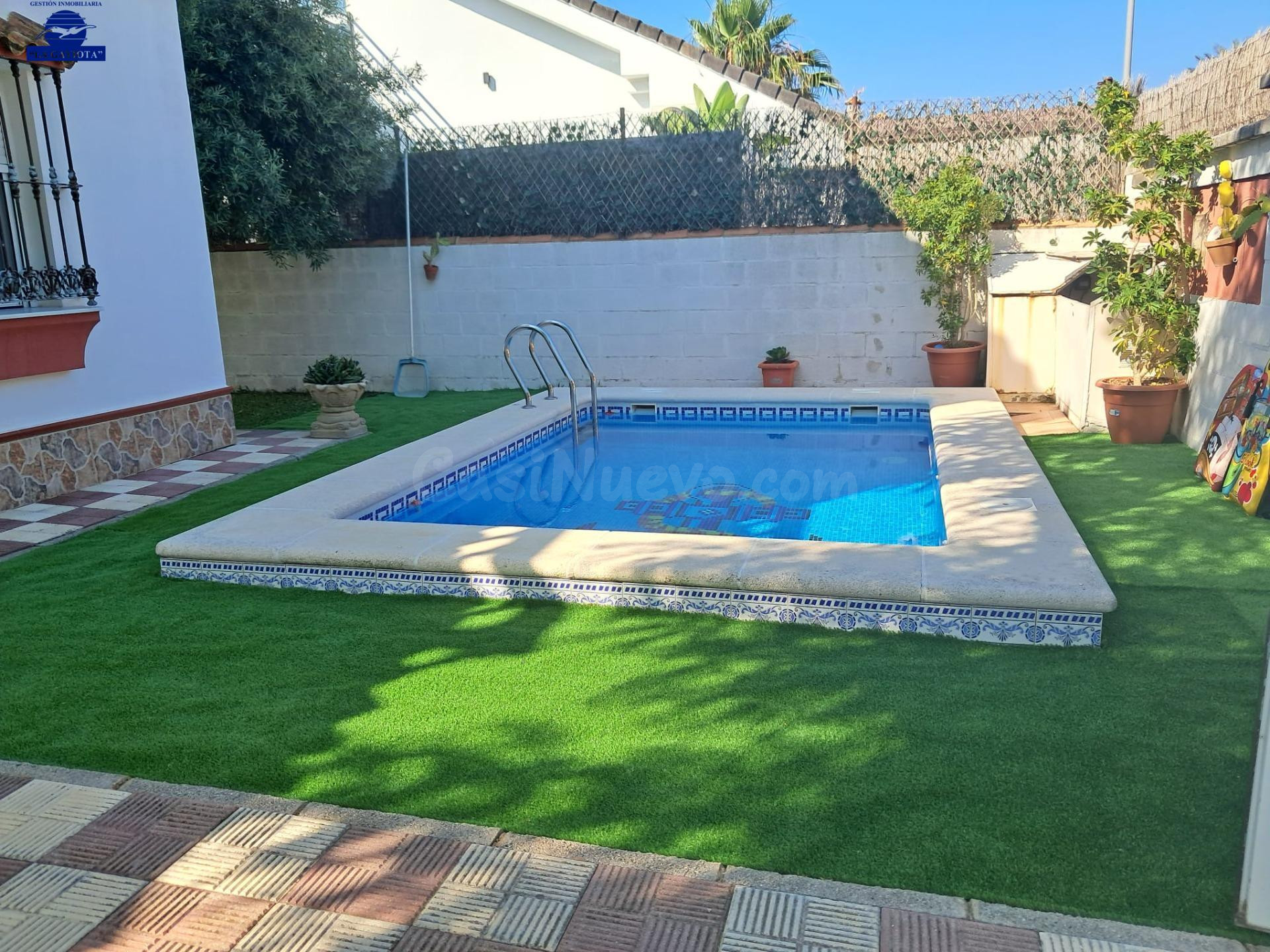 CHALET EN LA SEGUNDA PISTA DE LA PLAYA LA BARROSA
