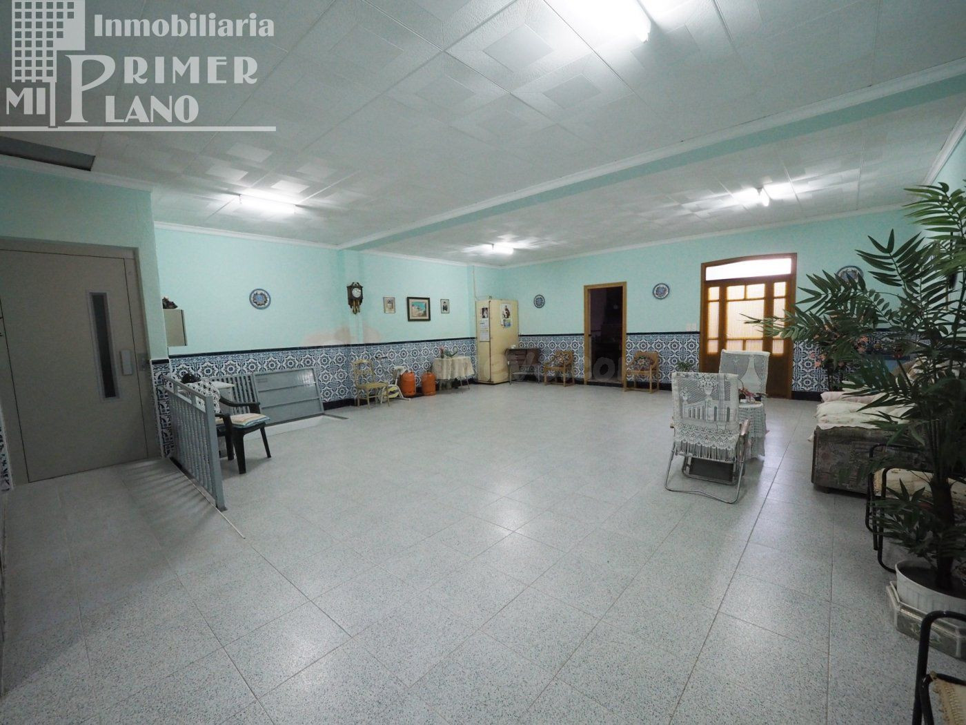 *CASA DE DOS PLANTAS CON PATIO Y GARAJE MUY PROXIMO A D.VICTOR PEÑASCO*