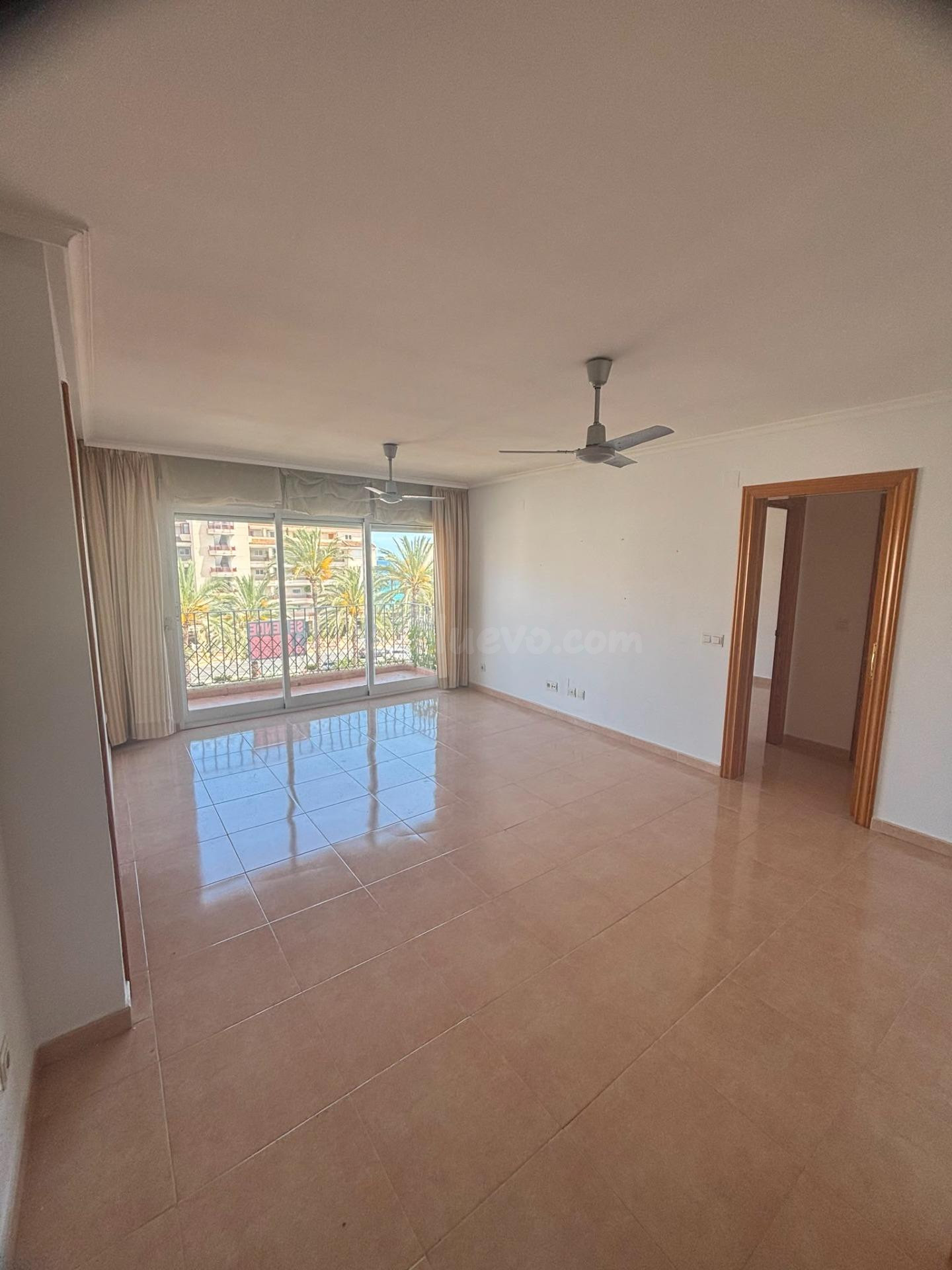 Excelente apartamento en Segunda Línea