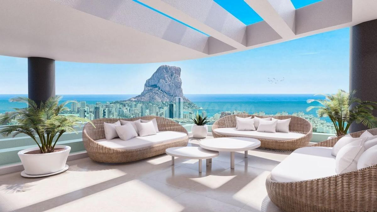 Exclusivo Ático Dúplex de 4 habitaciones con Amplias Terrazas y Vistas al Peñón de Ifach en Calpe