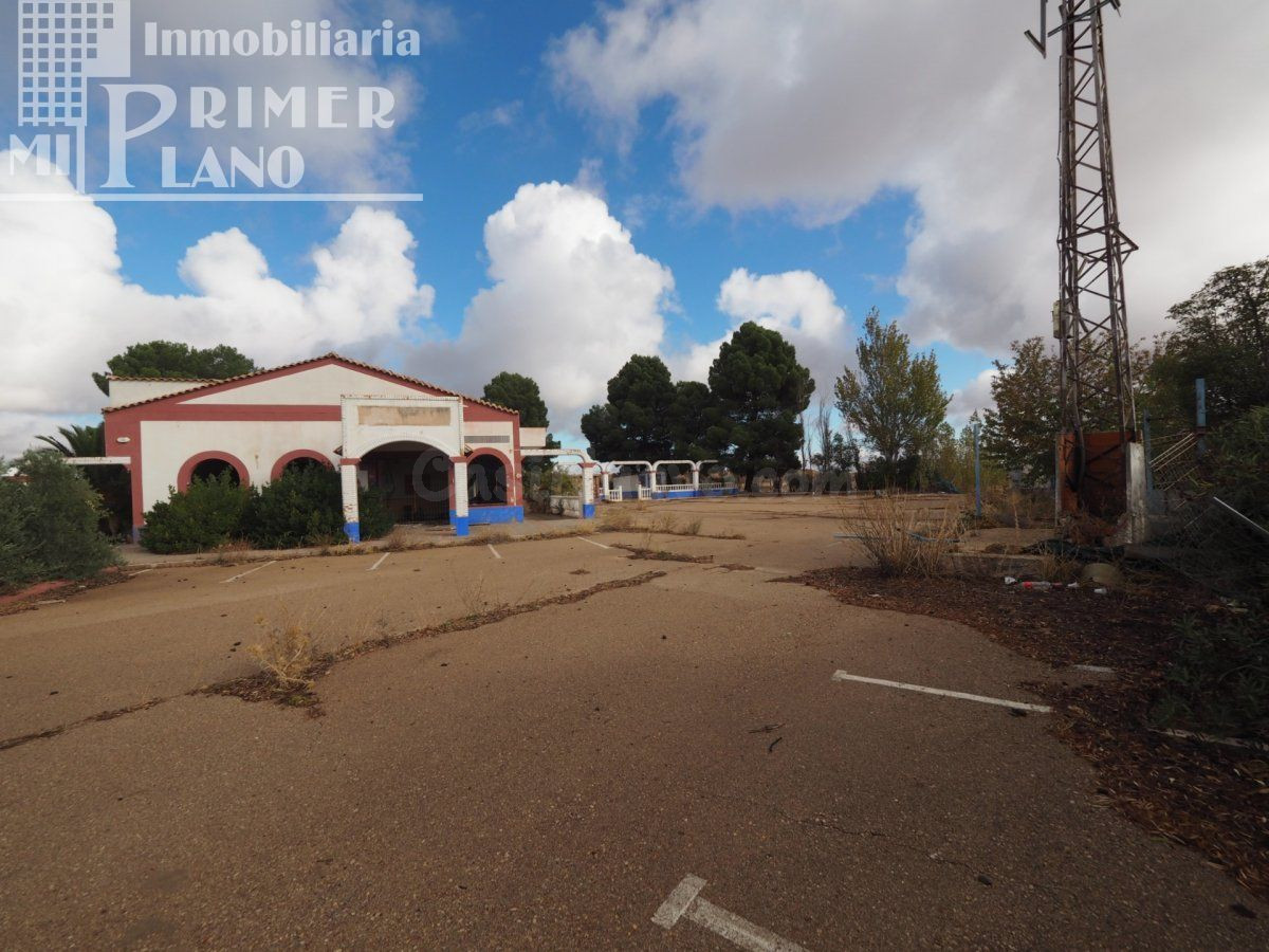 Se vende local destinado a Restaurante junto a la autovia de los Viñedos Tomelloso