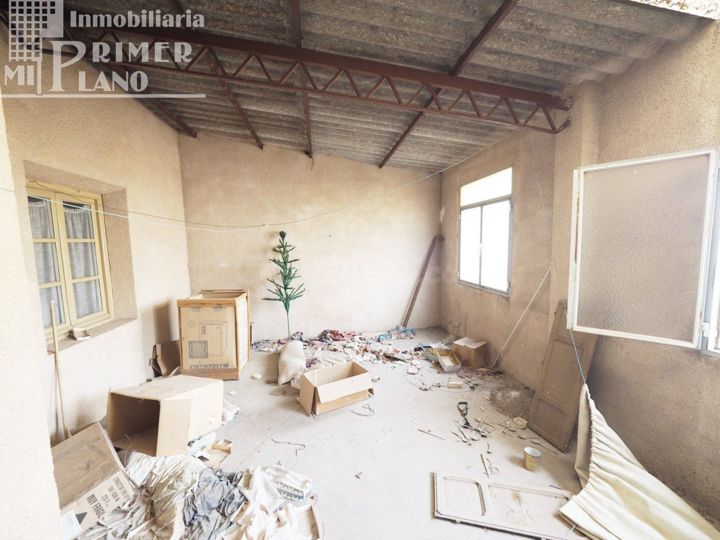 *¡OPORTUNIDAD! Casa de 2 plantas y con fachada a dos calles, en Avendida Don Antonio Huertas*