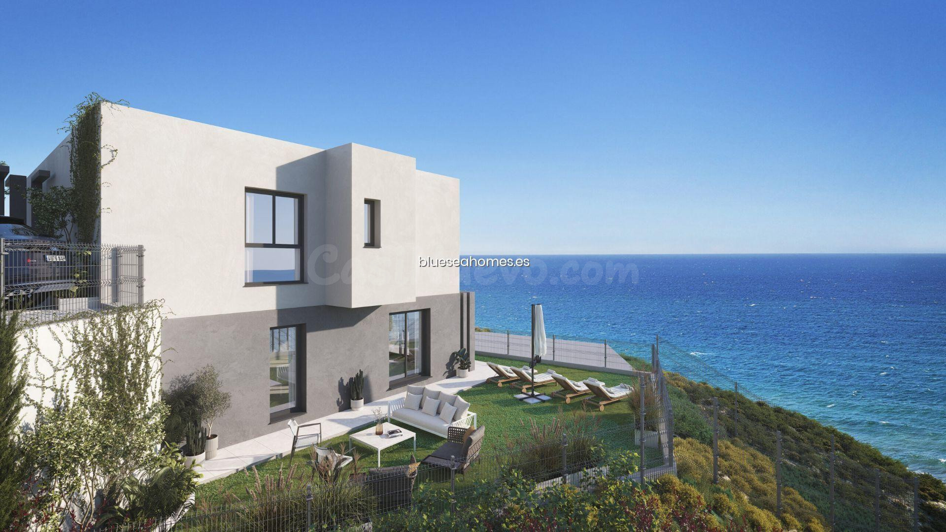 Venta de casa adosada con tres dormitorios en Vélez Málaga, Málaga, Costa del Sol