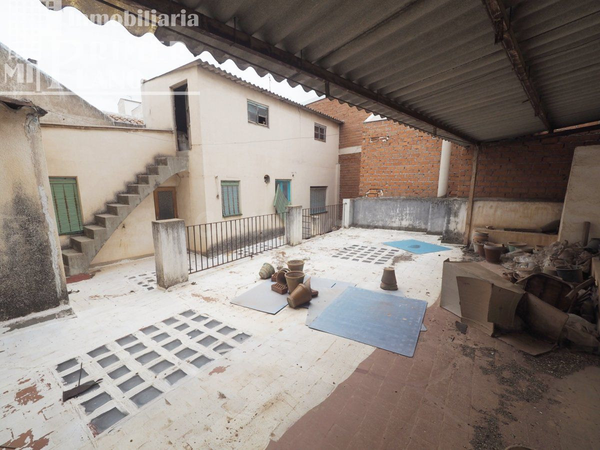 *Edificio en venta en el centro de Tomelloso, vivienda, dos locales y garaje por 260.000€*