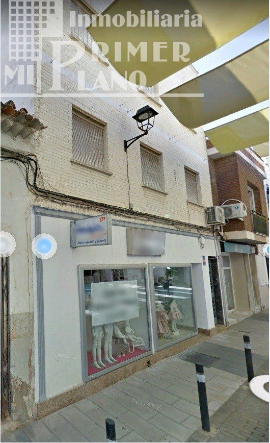 *Edificio en Pleno centro de Tomelloso. Casa con local comercial con 9,60 metros de fachada*