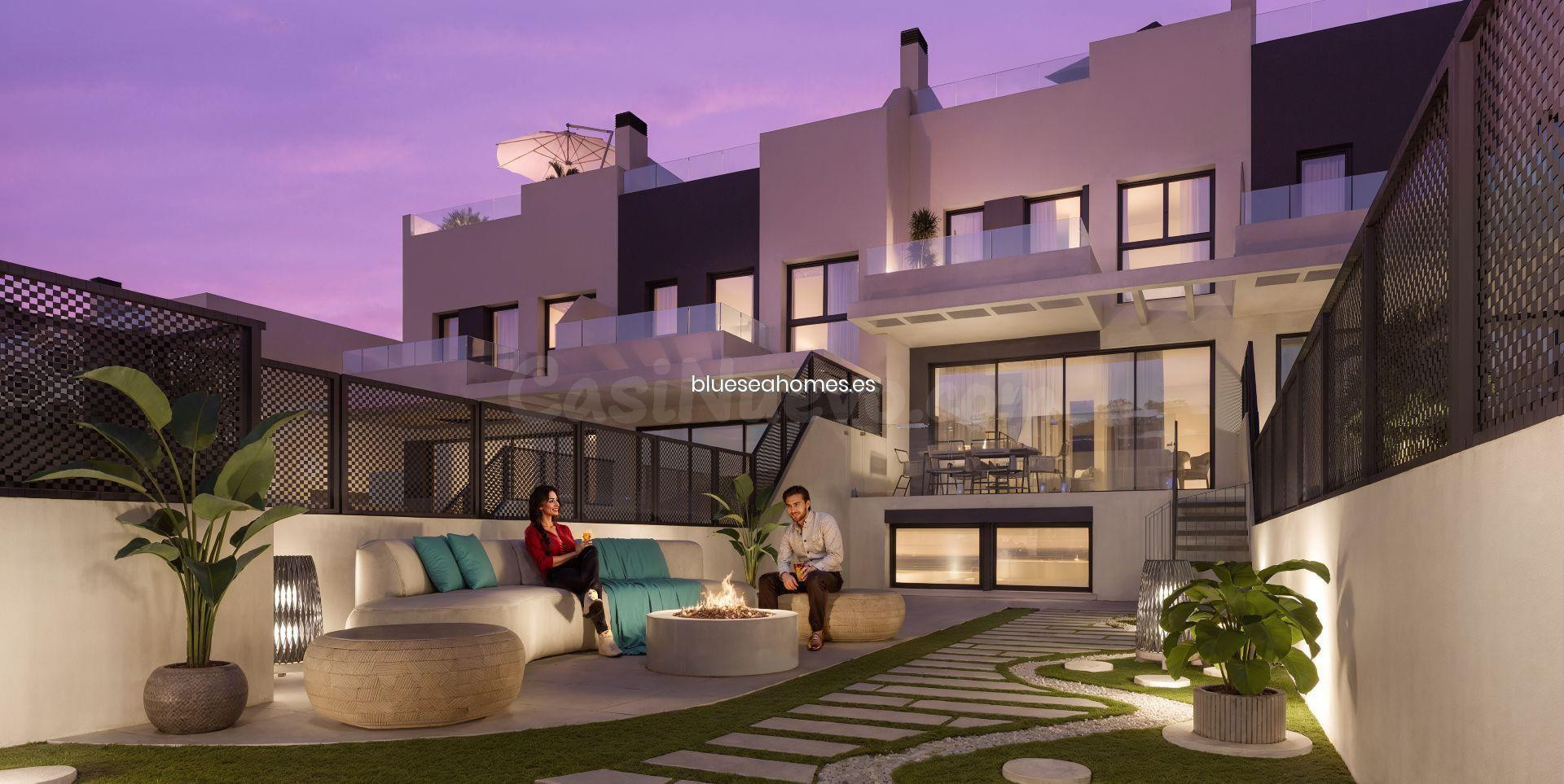 Venta de casa adosada con tres dormitorios en Mijas Costa, Málaga, Costa del Sol