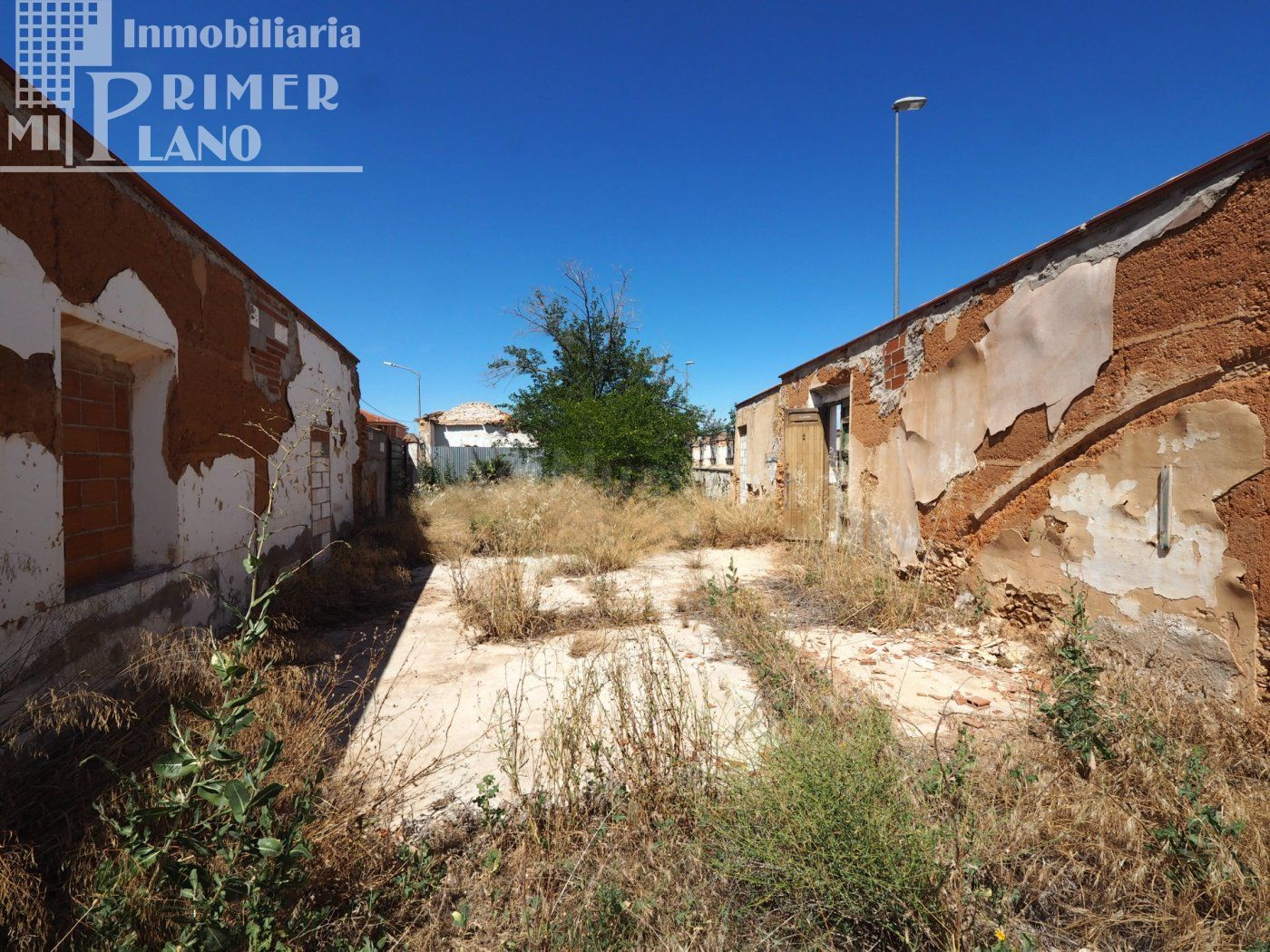 *Se vende solar en esquina a 3 calles en una de las principales avenidas de Tomelloso con 284 m2*
