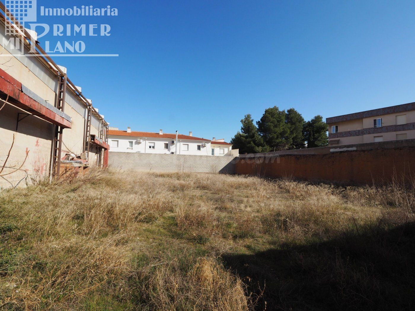 *Se vende solar de 1050 metros cuadrados con 9 metros de fachada en Don Antonio Huertas*