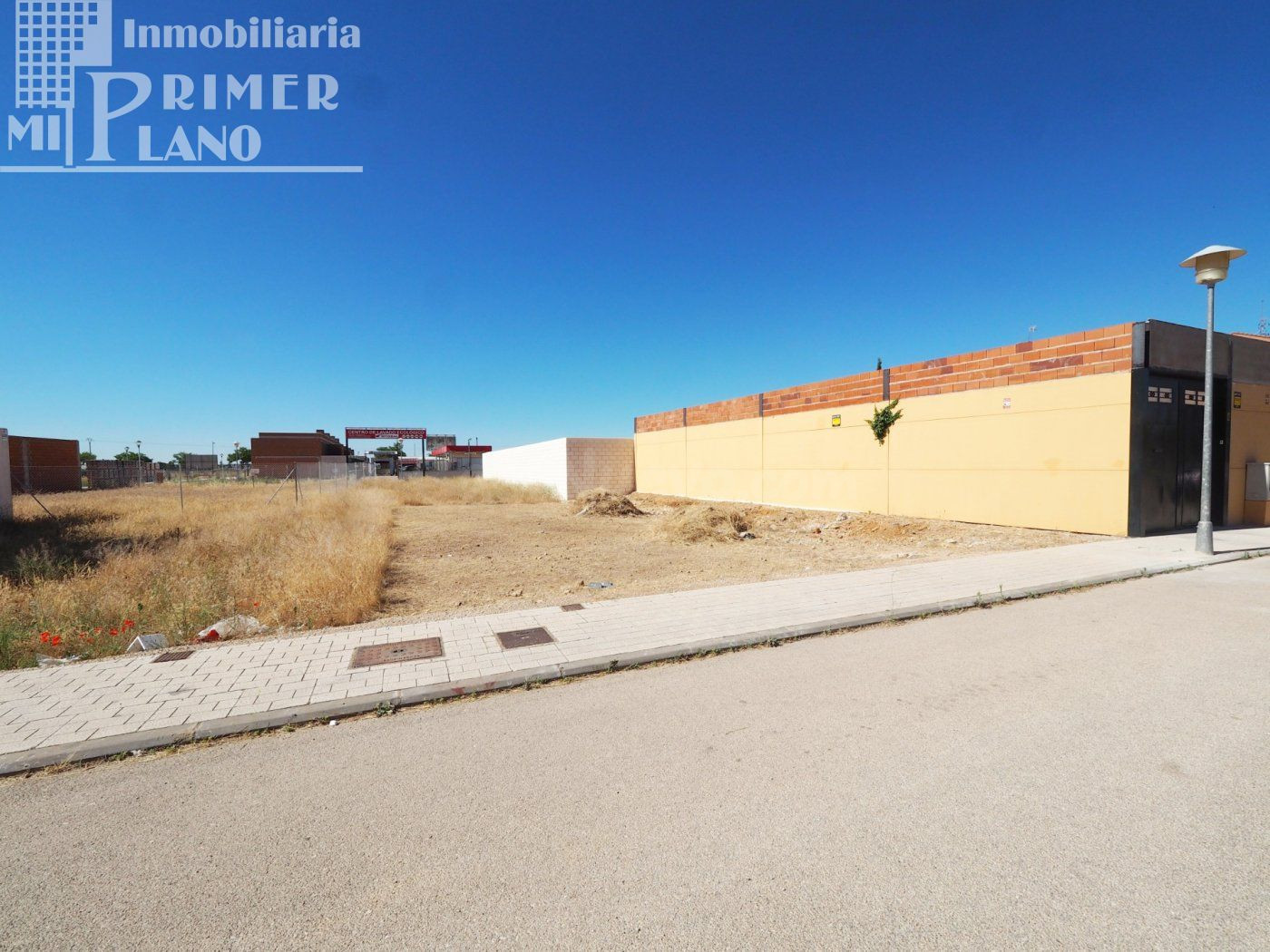 Solar en venta en Poligono 20, de 230 m2 de parcela y 12 metros de fachada por solo 70.150 euros