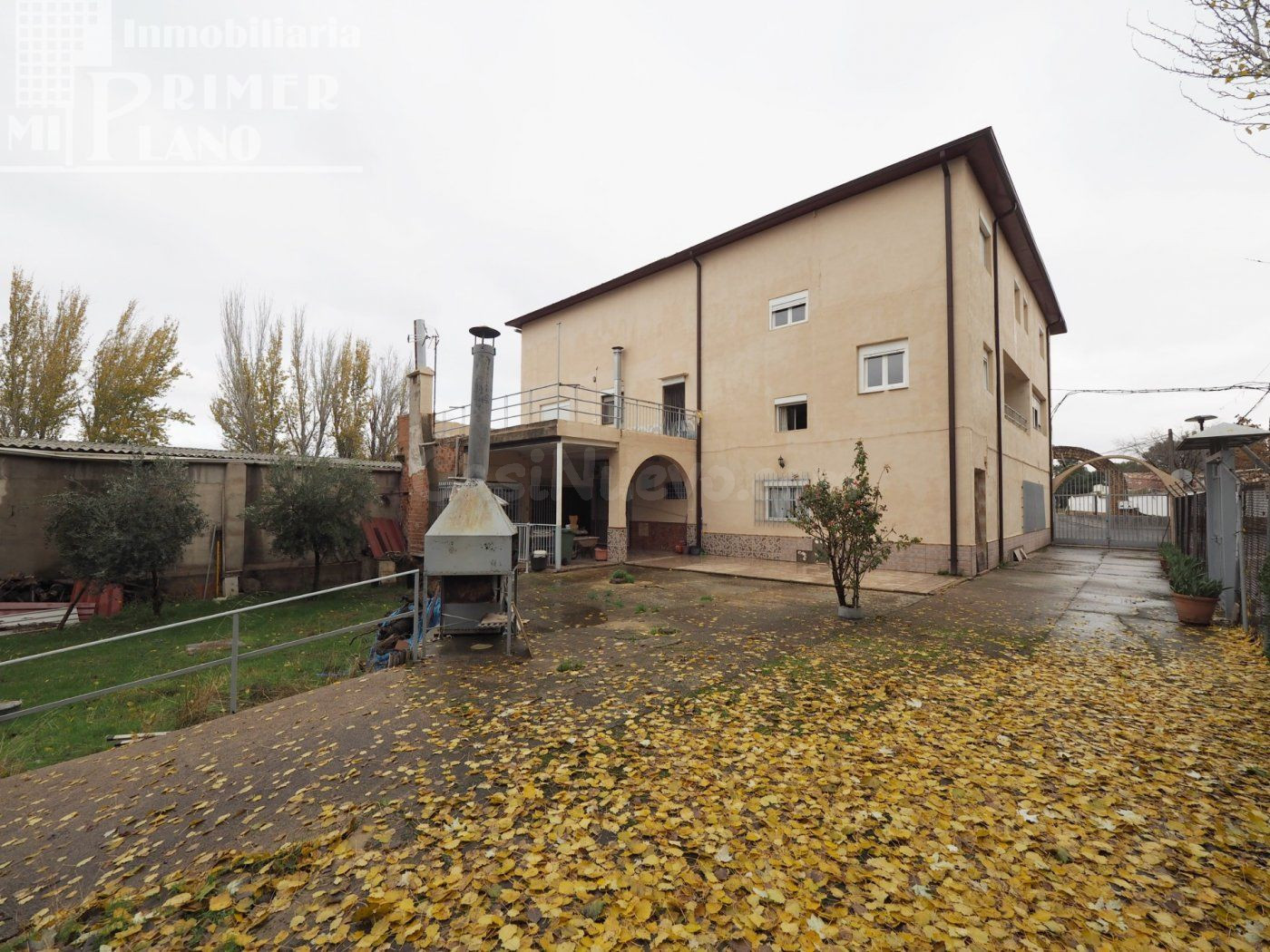 *¡OPORTUNIDAD EN ESQUINA! Inmueble con 1188m2 de parcela y 745 m2 construidos en Argamasilla de Alba*