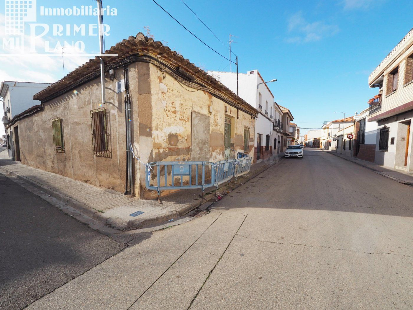 *Casa, en esquina, para solar, junto a c/Espartero, con 200m2 y 30,50m de fachada, por solo 60.000€*