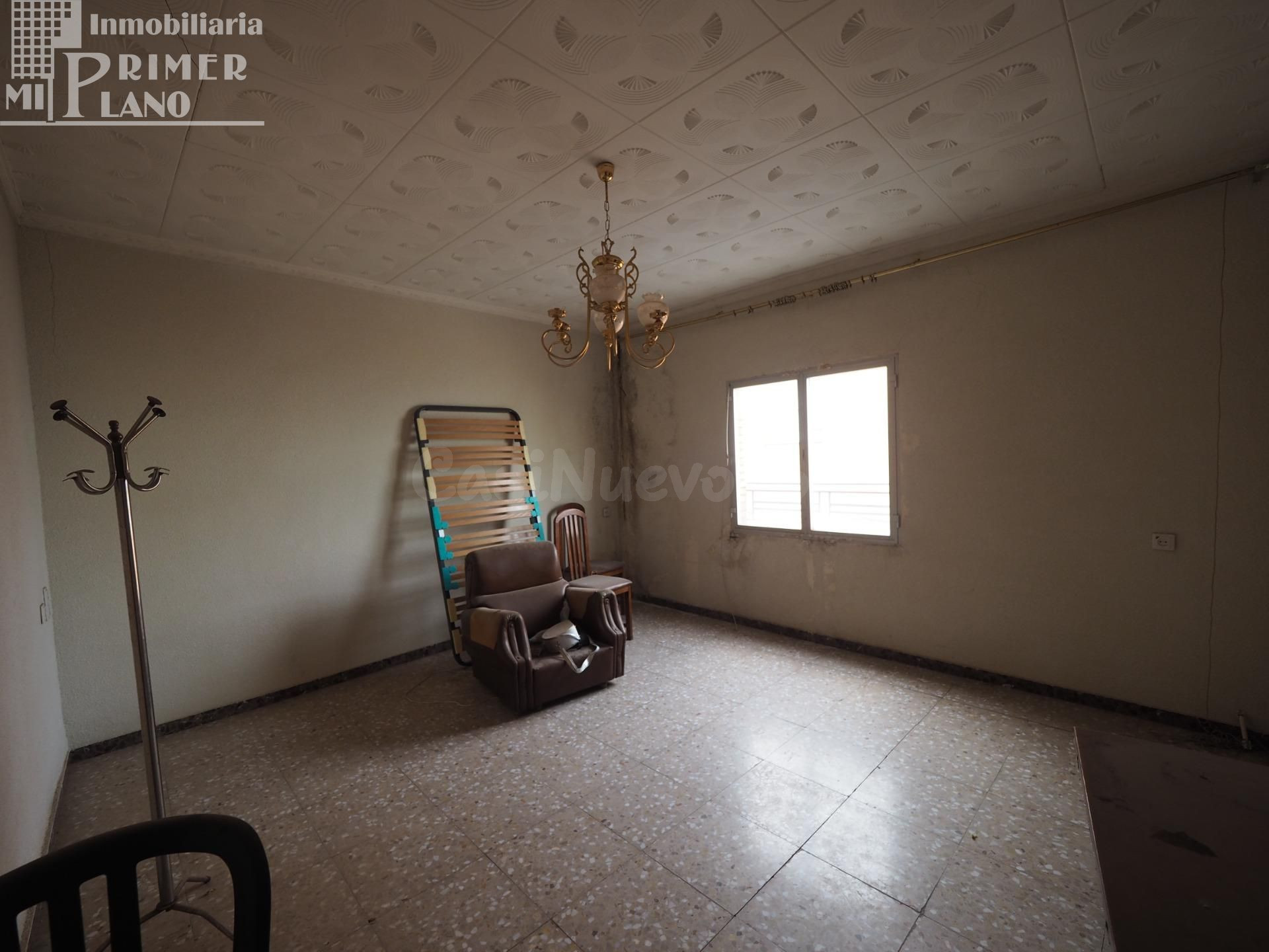 *Casa para derribar o reformar en c/Tetuan de 330 m2 con 8.70m de fachada, por solo 72.000€*