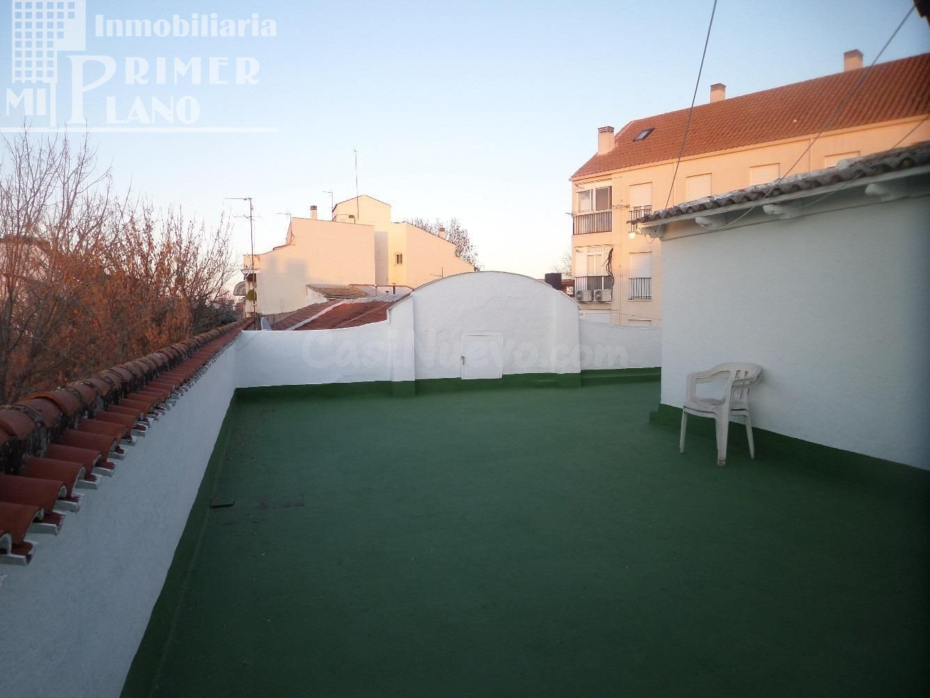 *CASA CON LOCAL COMERCIAL, JUNTO A PLAZA DE TOROS*