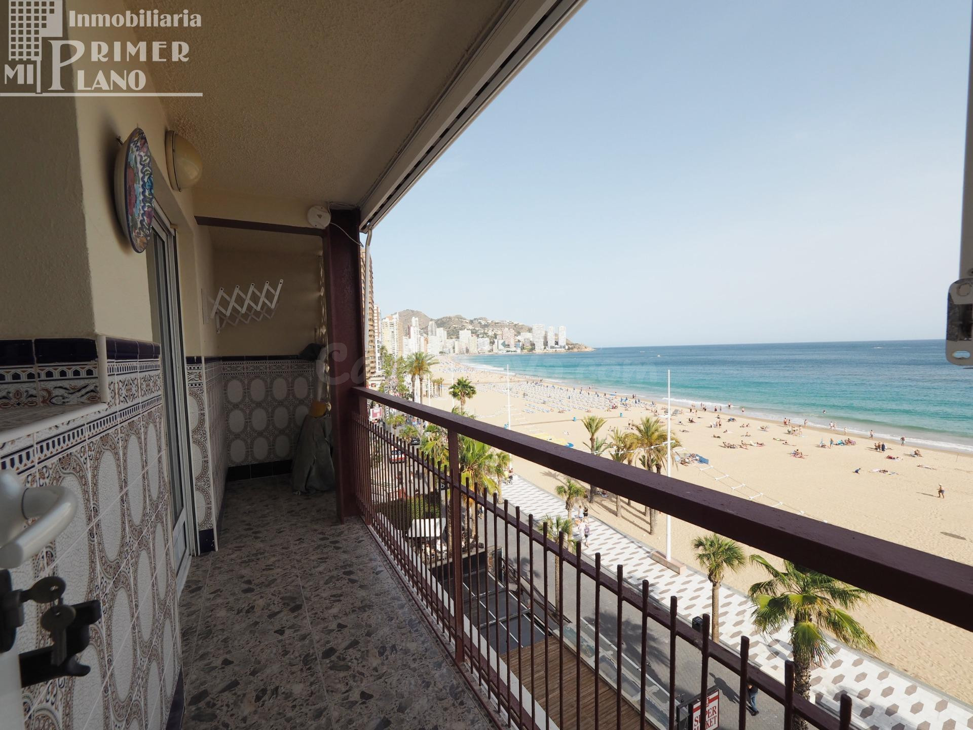*Piso dúplex en primera linea de playa, de 156 m2, con 2 dormitorios, 2 baños, 2 terrazas y garaje.*