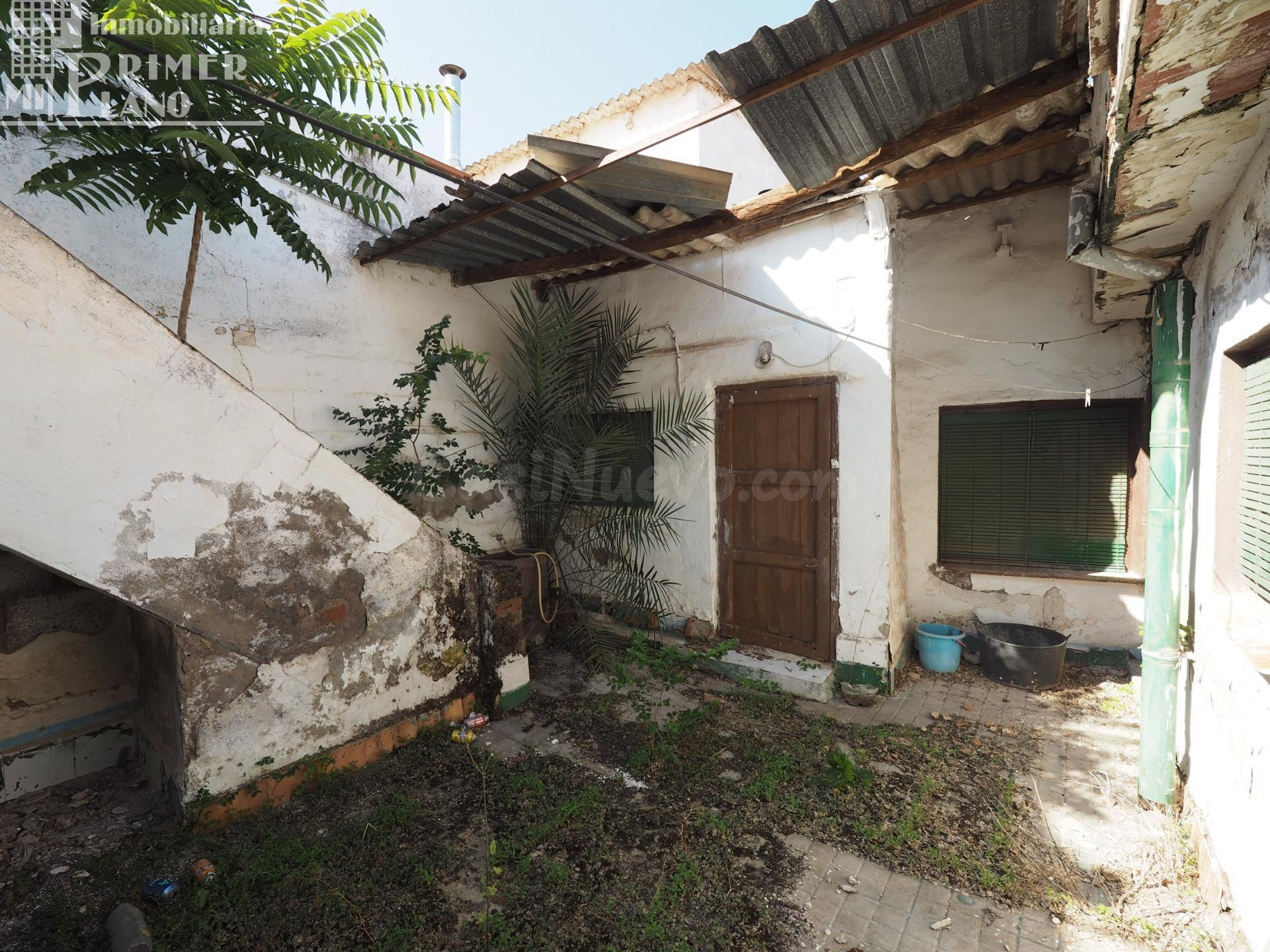 *¡OFERTA DE ULTIMA HORA! SE VENDE CASA VIEJA PARA REFORMAR O DERRIBAR, CON 156 M2 DE PARCELA POR 72.000 EUROS*