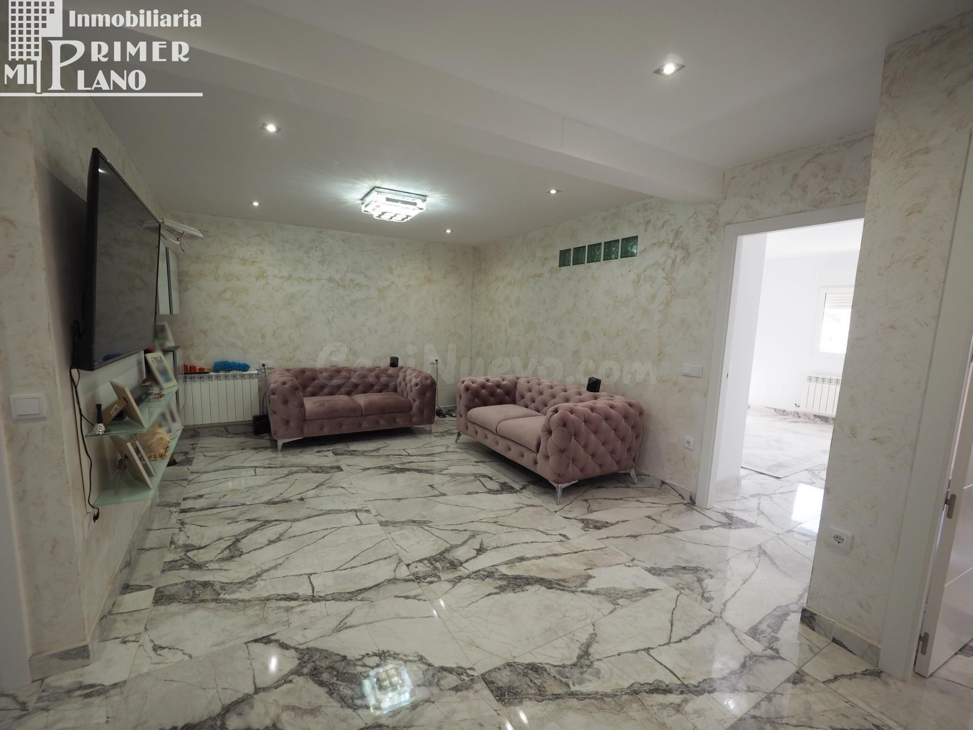 *Espectacular vivienda semiamueblada y lista para entrar a vivir de 4 dormitorios y 3 baños* + local