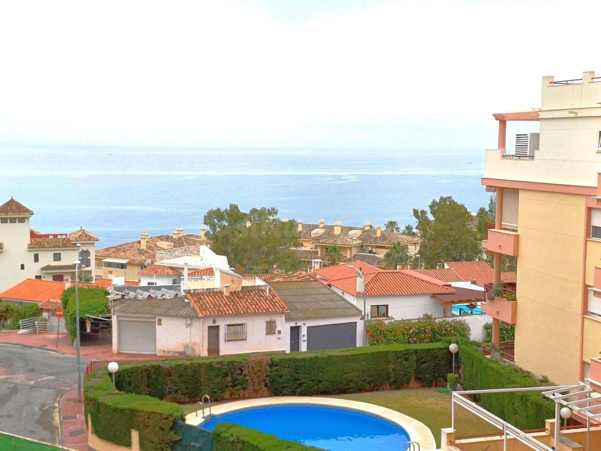 Venta de piso con dos dormitorios en Torrequebrada, Benalmádena Costa, Málaga, Costa del Sol