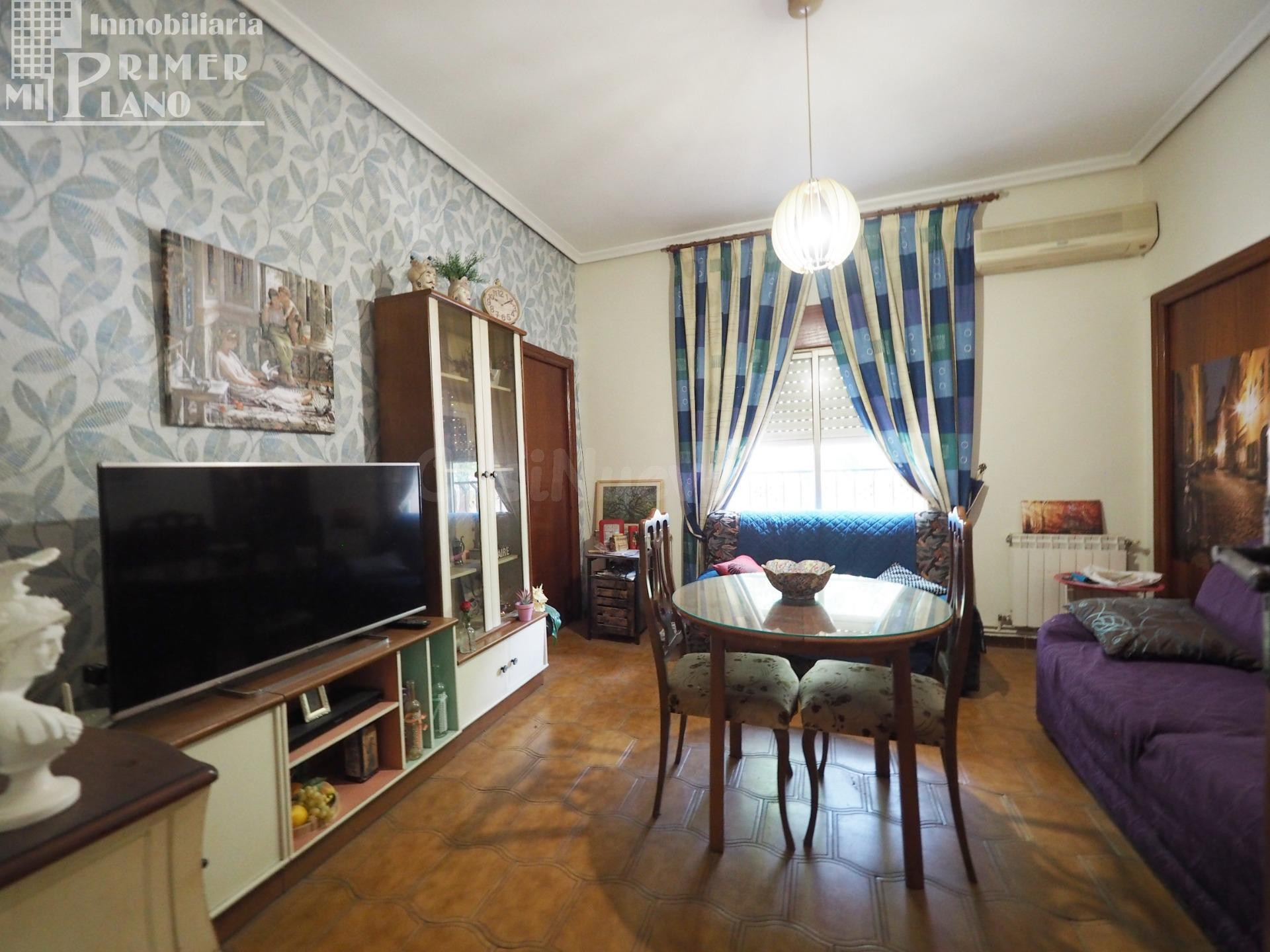 *Casa de 2 plantas en avda Don Antonio Huertas, con 182 m2 y 12,50 m de fachada por 159.000 €*