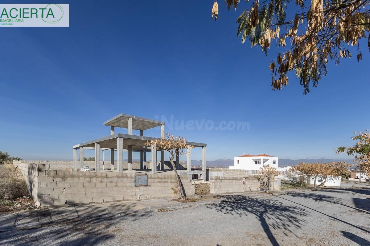 Parcela exclusiva con estructura de Chalet independiente y piscina en Urb. El Montecillo, Las Gabias