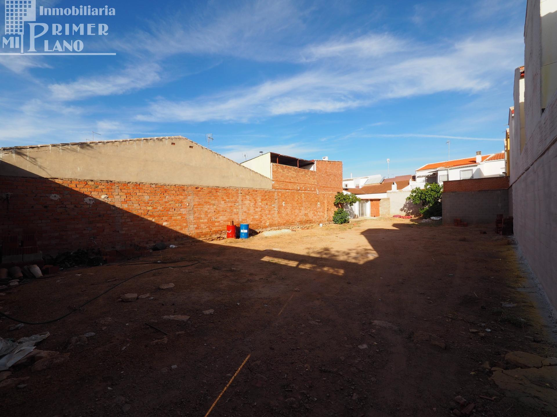 Solar en avda Juan Carlos I, de 509 m2 y 14 metros de fachada por solo 250.000 euros.