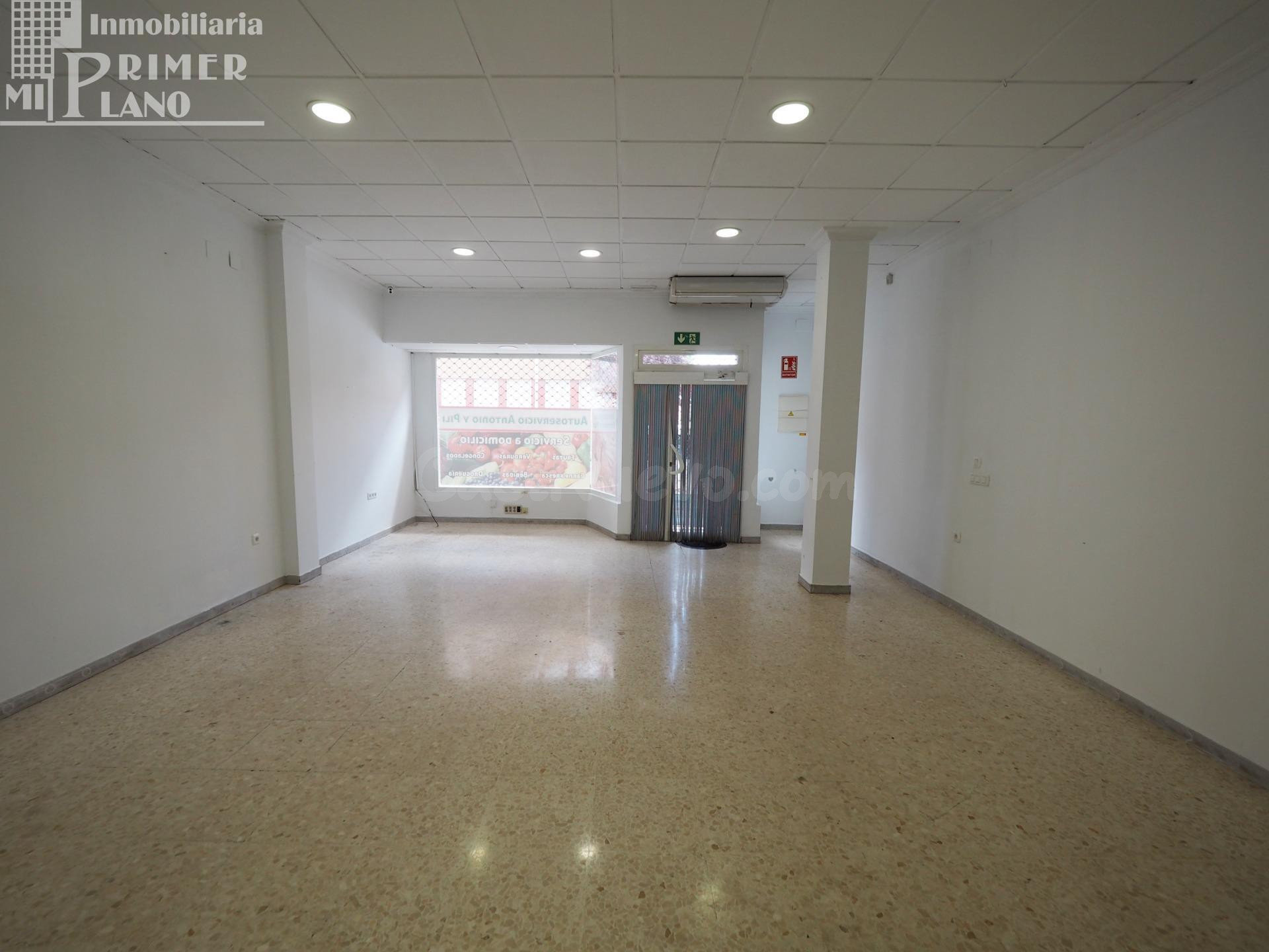 Local en calle Campo de 150 m2, con 2 aseos y acceso para minusvalidos, por solo 480 euros al mes.
