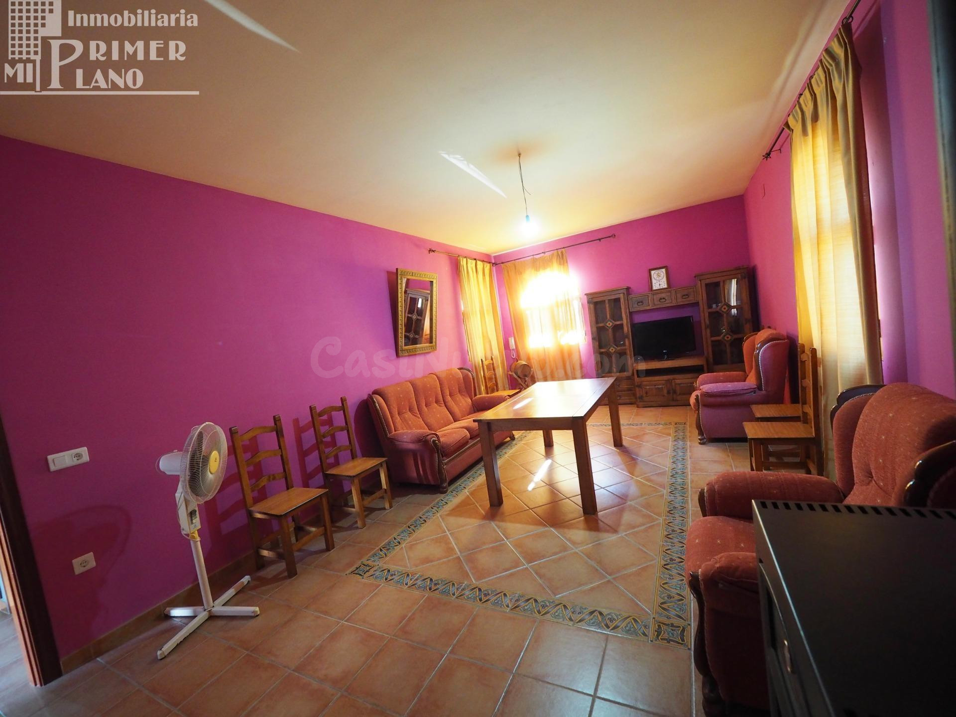 *Casa de planta baja en Argamasilla de Alba con una superficie de 1.041 m2 3 dorm, 2 baños*