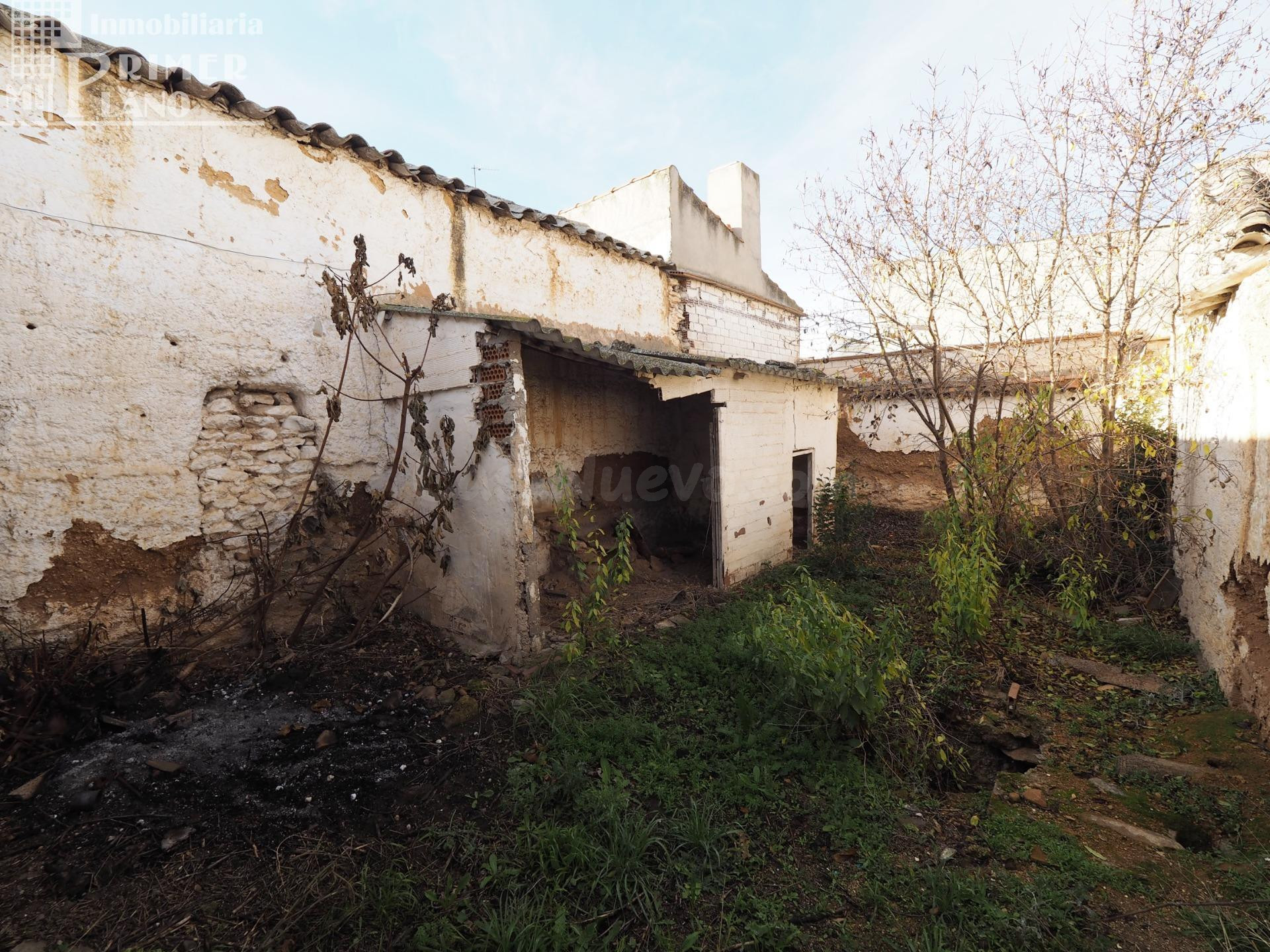 CASA PARA REFORMAR / DERRIBAR EN ARGAMASILLA DE ALBA, POR 42.000€*