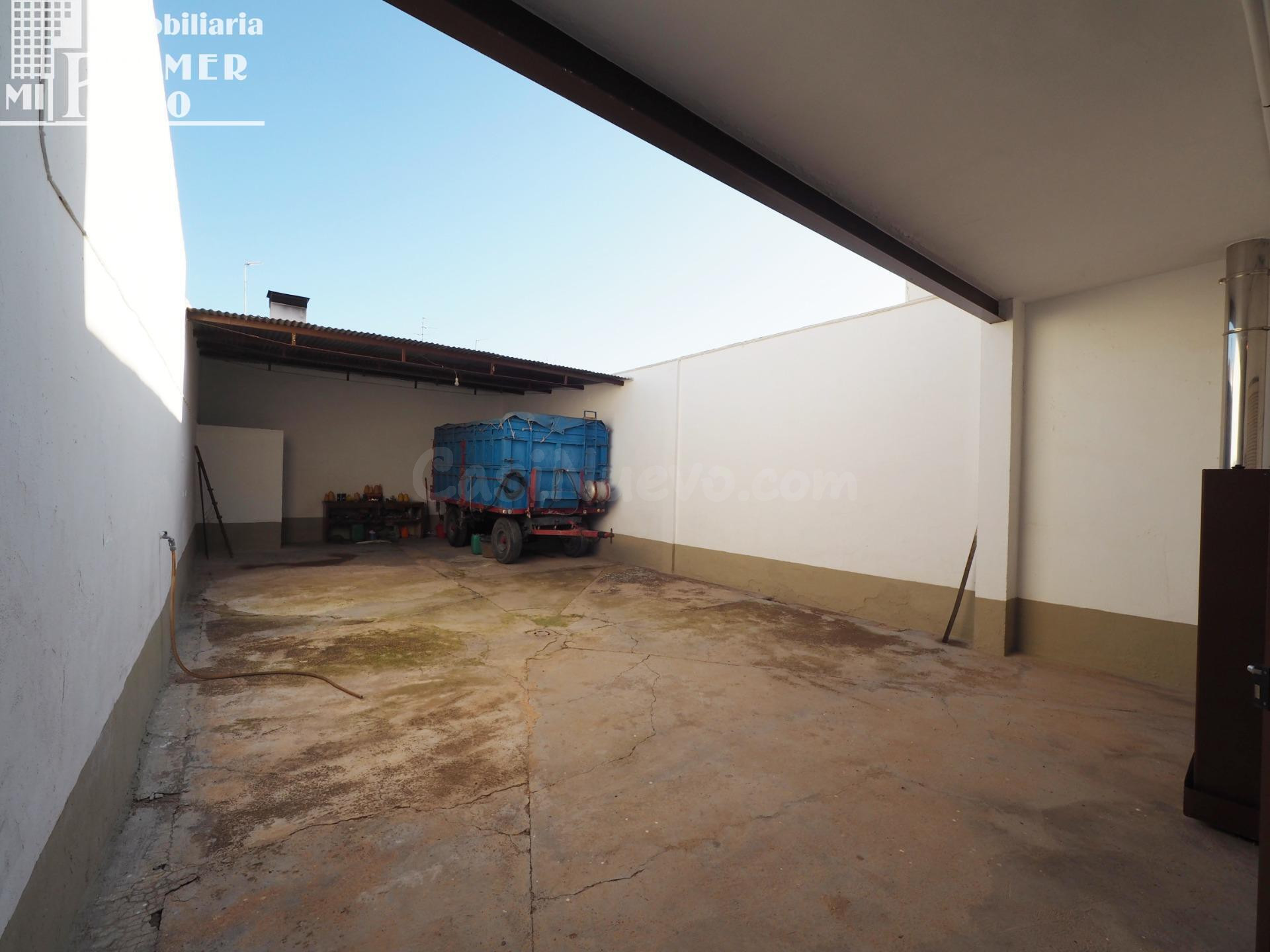 Se vende casa de 2 plantas en el centro de Tomelloso - foto 2