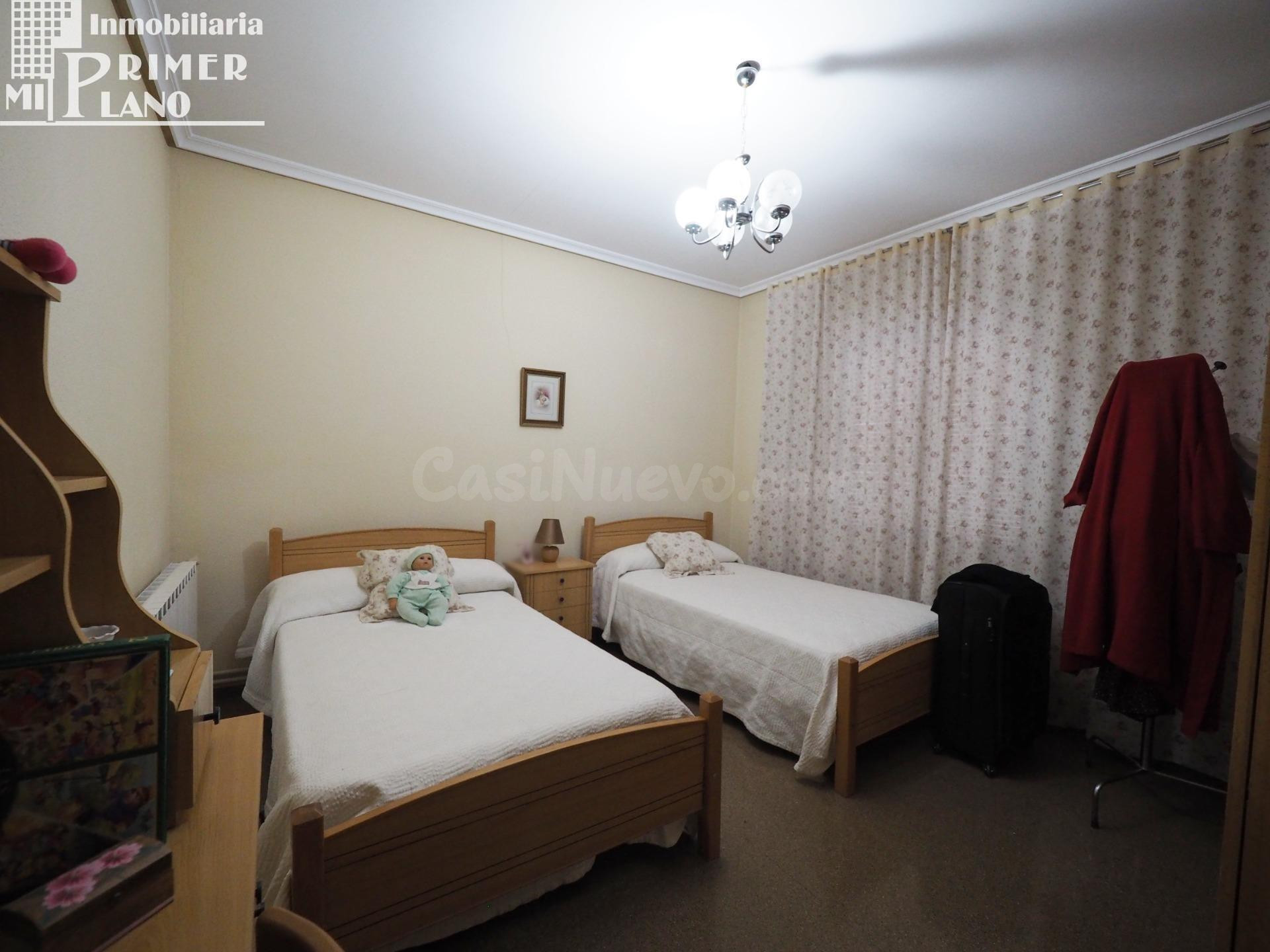 Se vende casa de 2 plantas en el centro de Tomelloso - foto 5