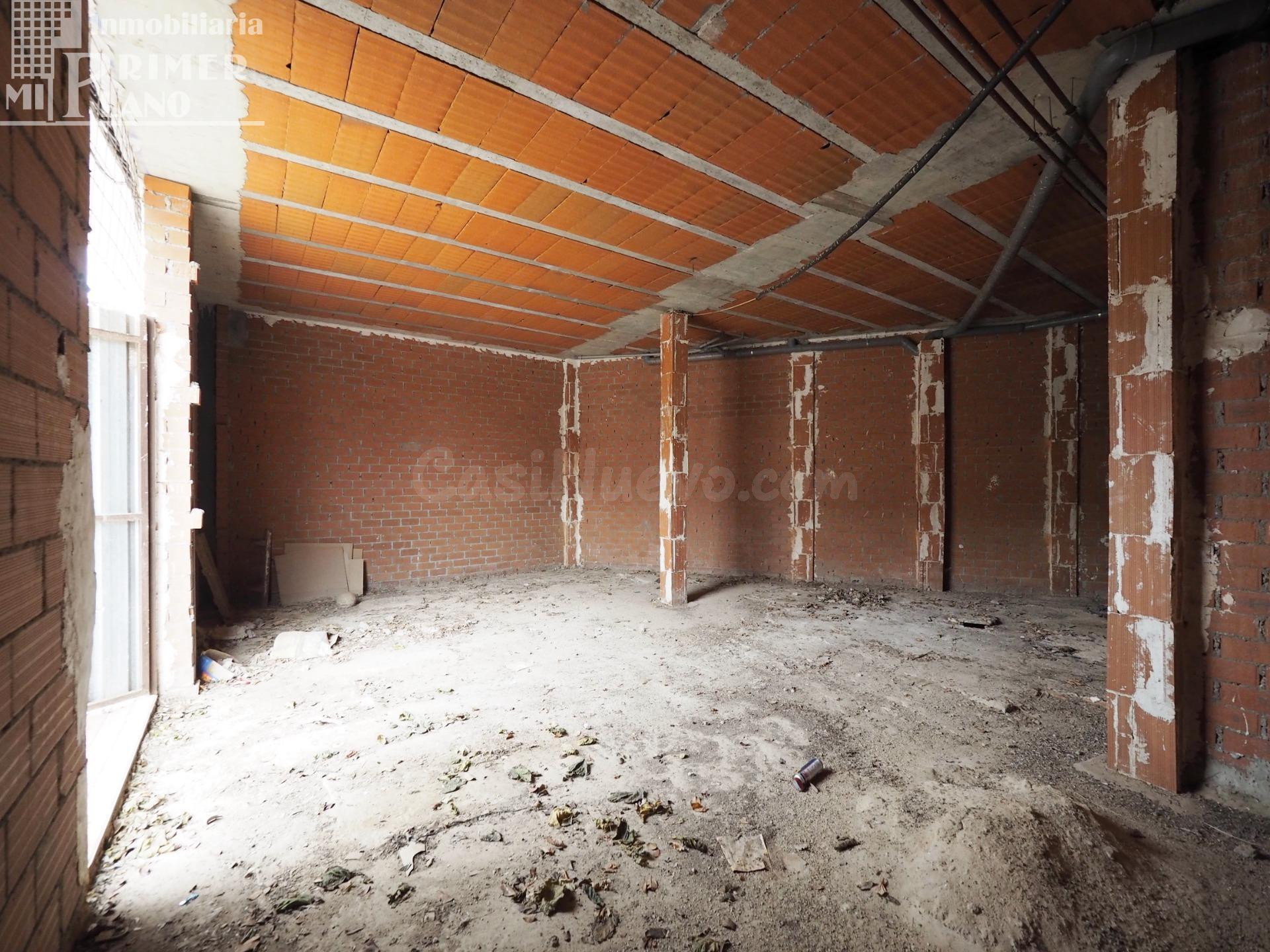 *Local comercial en Paseo Ramon Ugena, de 75 m2 por solo 70.000 euros*