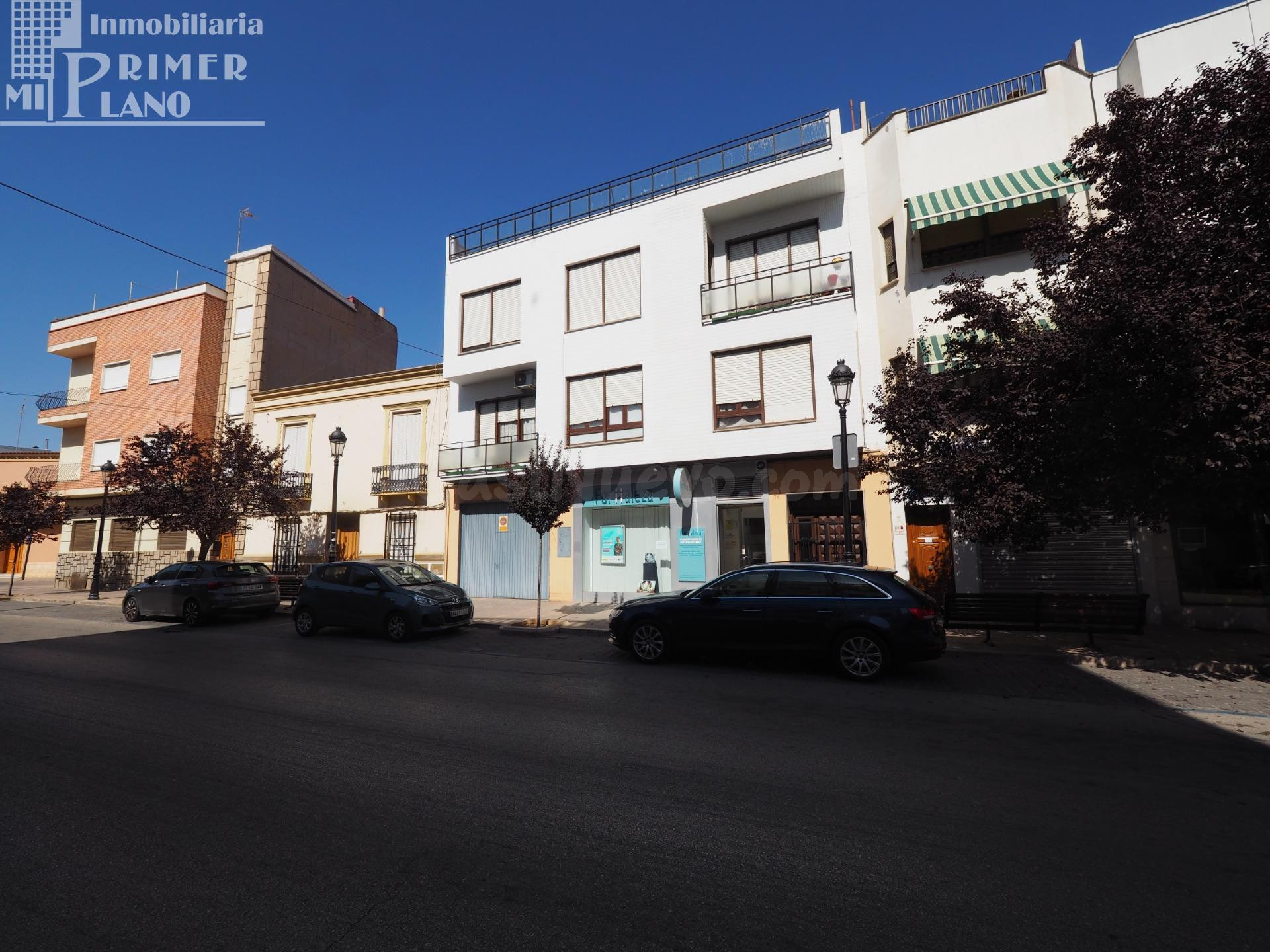 *Se vende edificio en calle Don víctor con 2 viviendas y garaje privado*