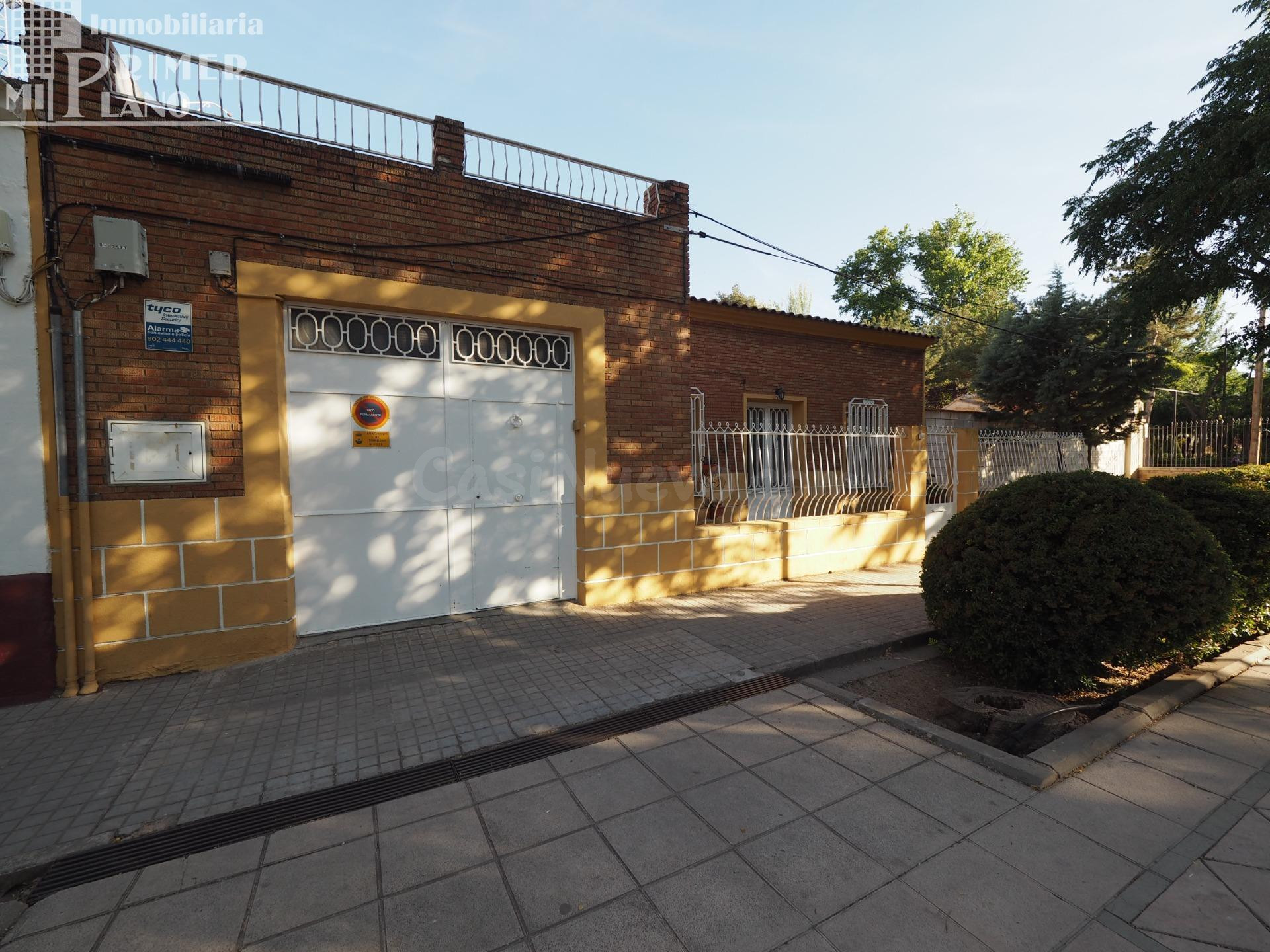 Casa de planta baja en D.Antonio Huertas de 394 m2 de superficie, 5 dorm, 2 baños, patio y garaje