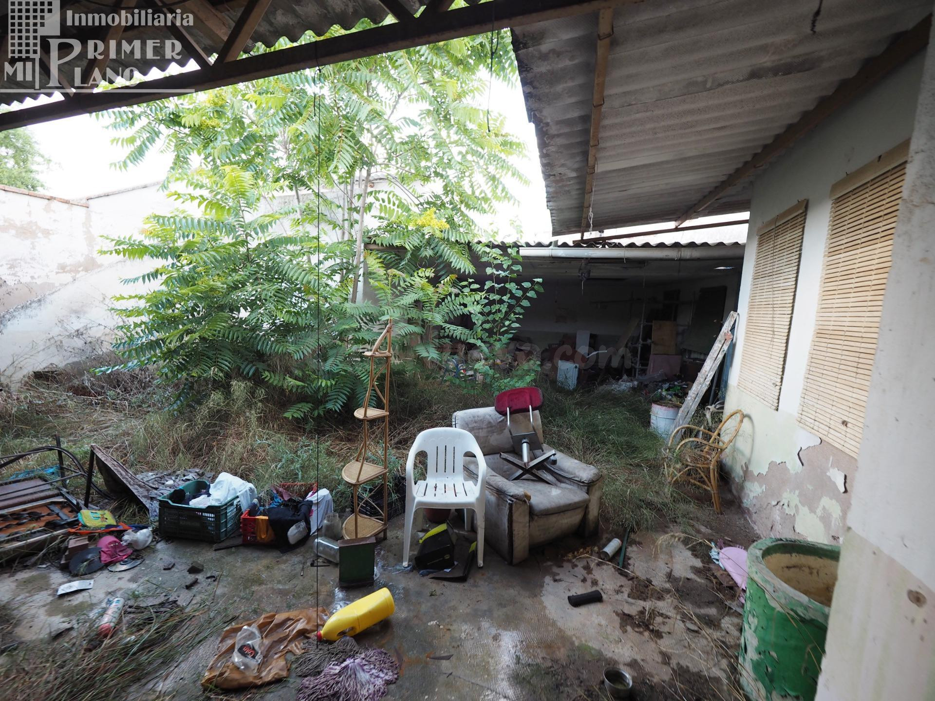 Se vende casa/solar de 325m2 con 16 metros de fachada