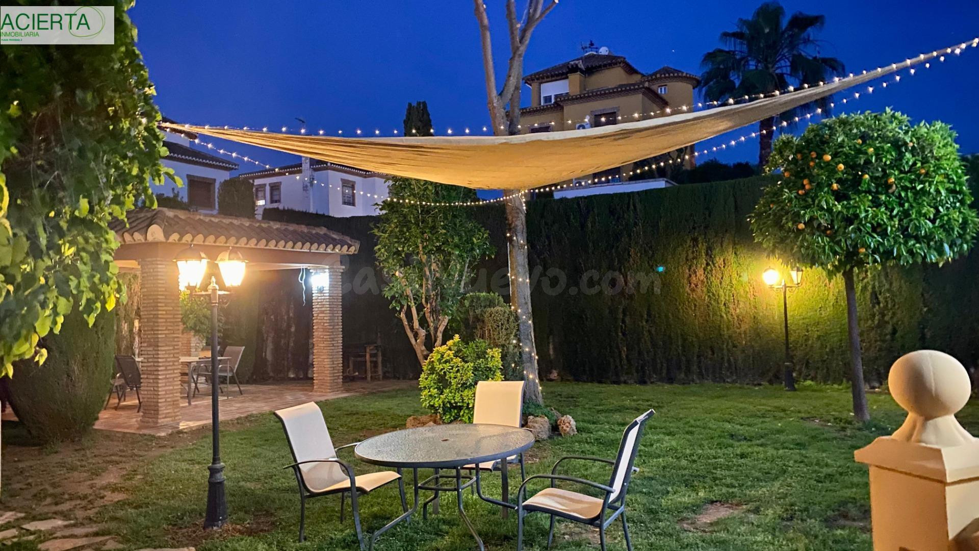 Chalet en venta en La Zubia con Licencia Turística