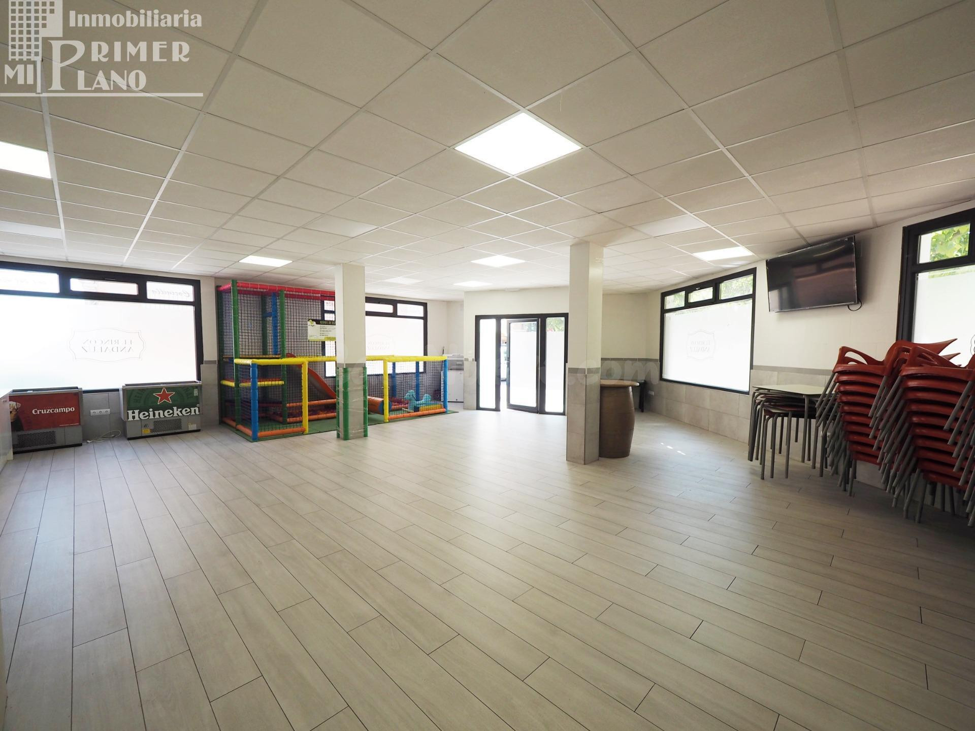 Se vende local comercial en el paseo Ramon Ugena