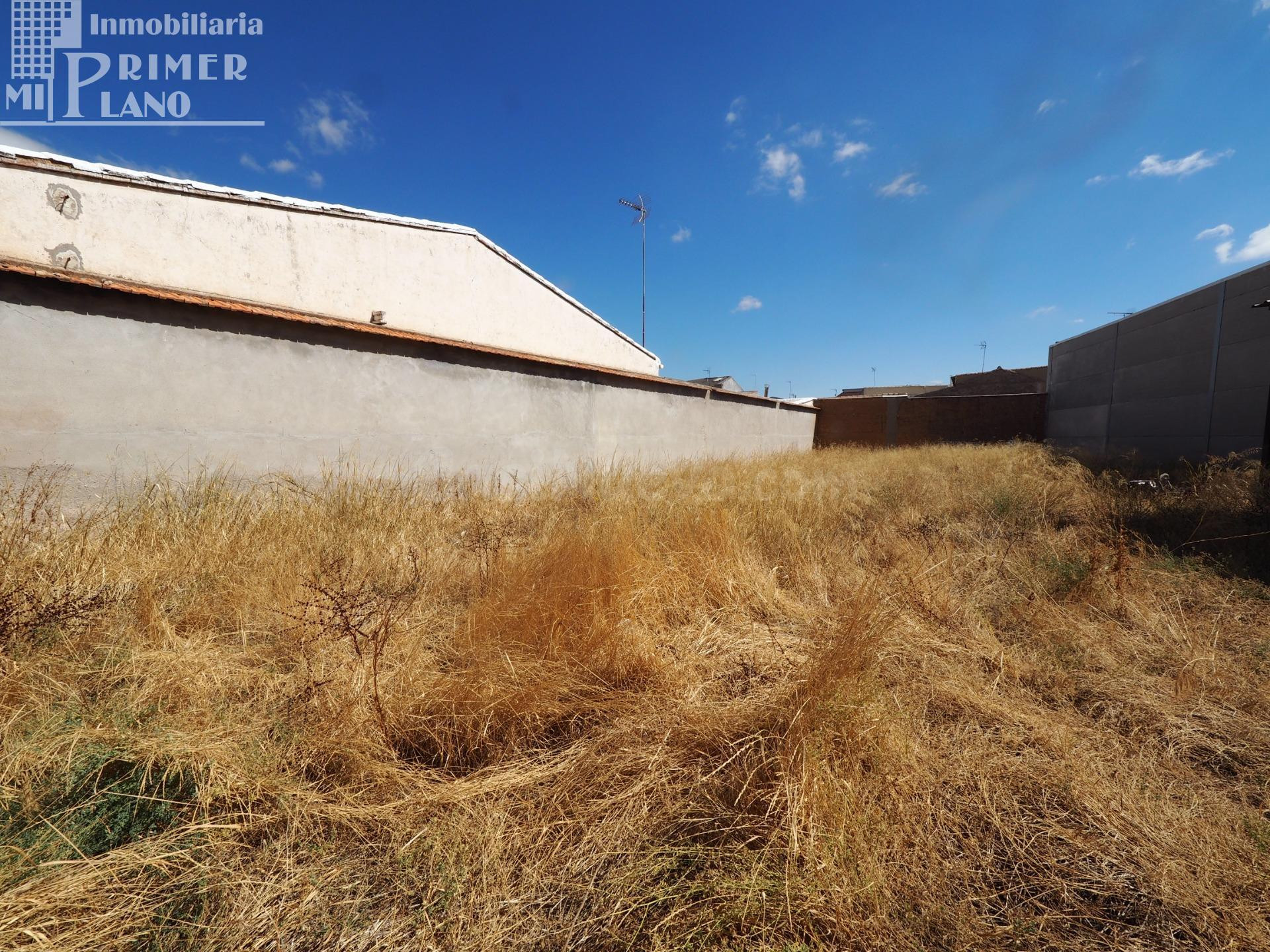 Se vende solar junto a calle Claudio Coello con 244 m2 y 10 metros de fachada