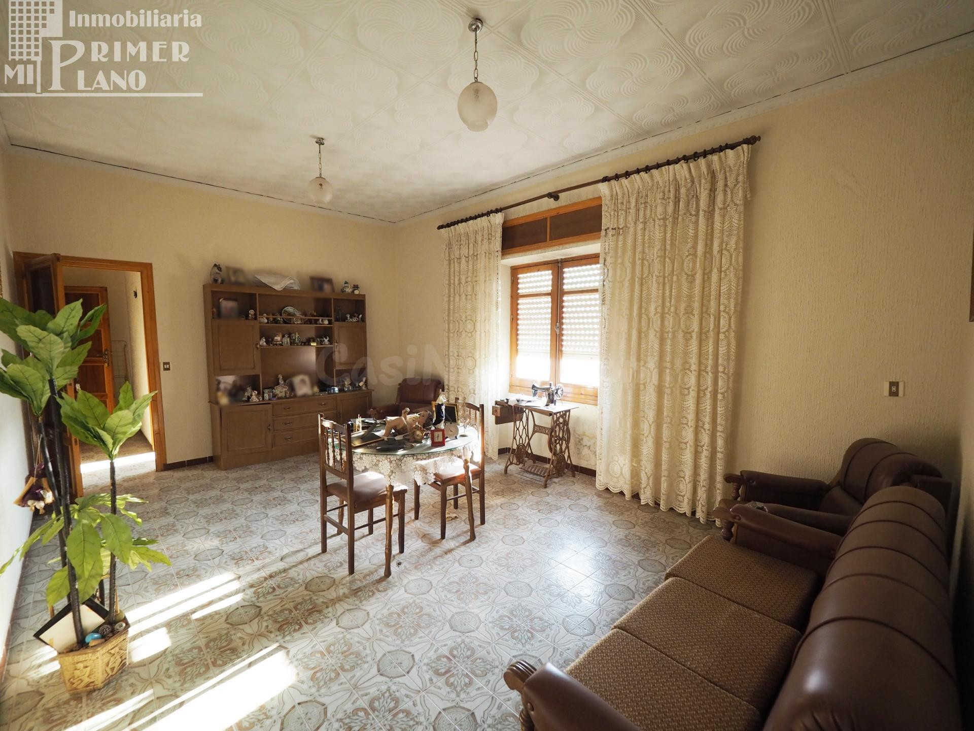 Oportunidad de compra junto a calle Garcia pavon y Altillo. Vivienda de 2 plantas para reformar