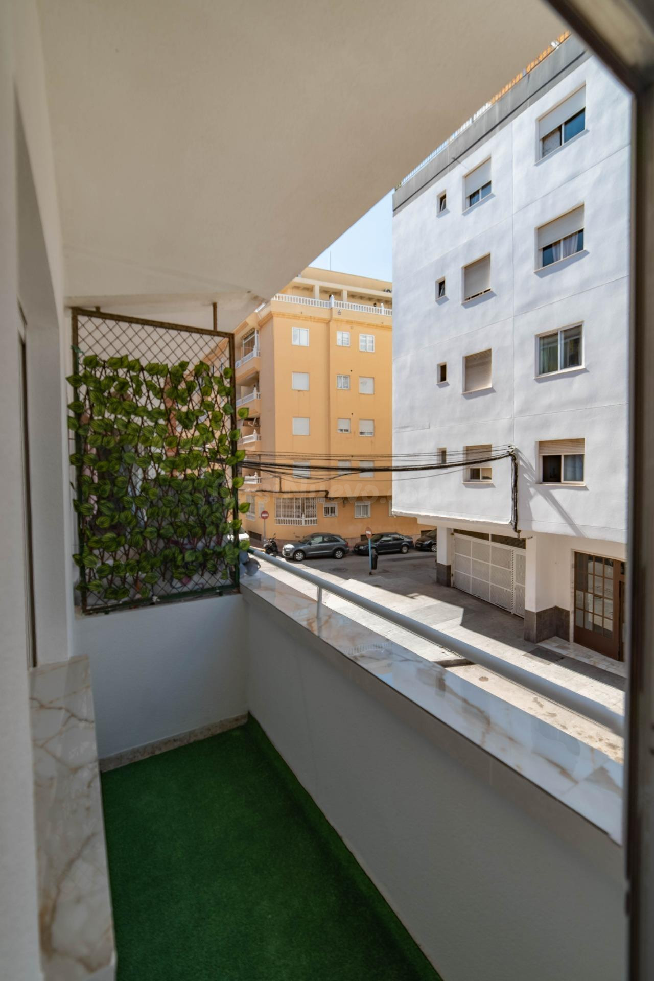 ¡Chollo! Piso reformado con terraza y 3 habitaciones listo para entrar a vivir