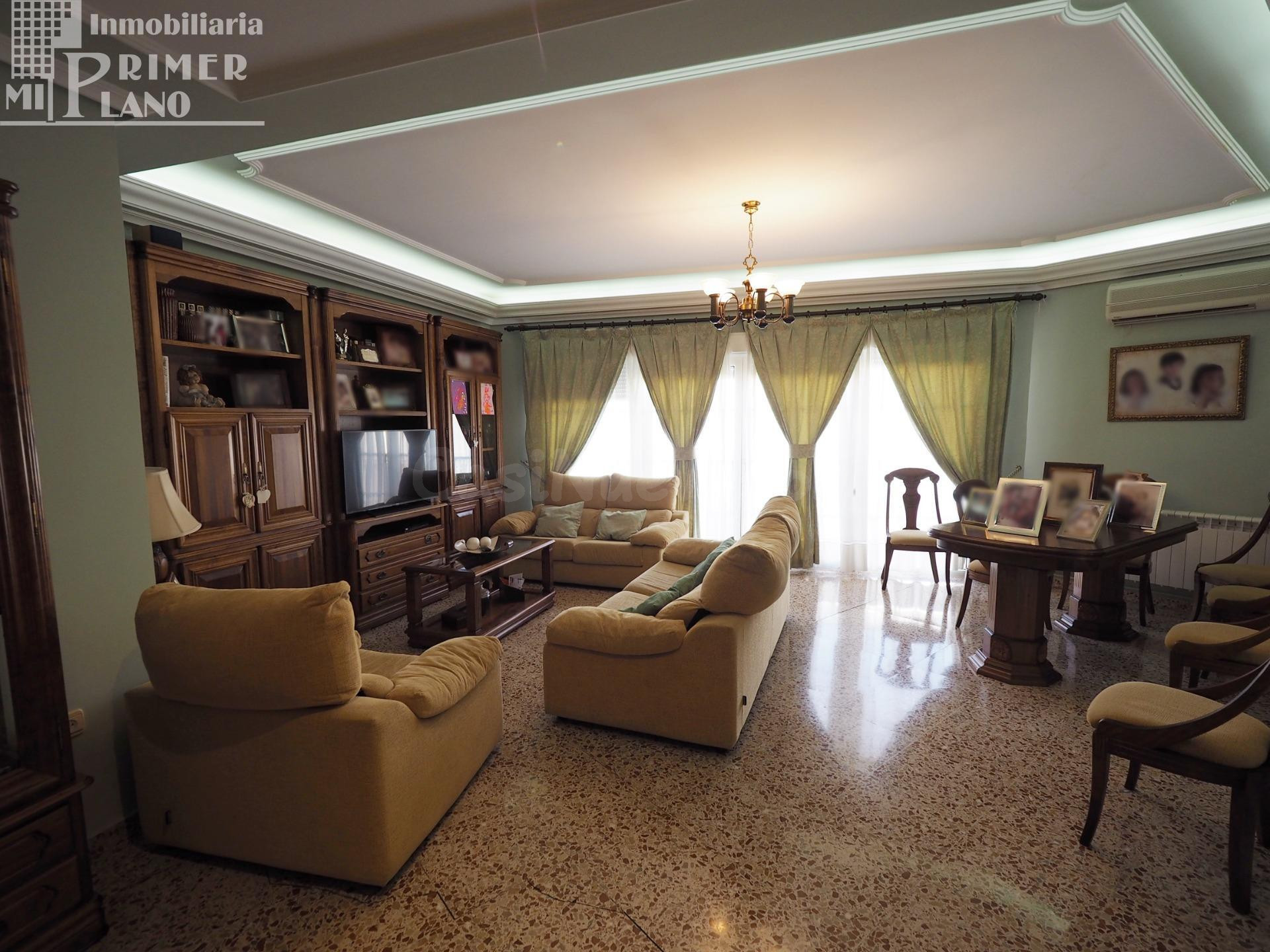 Se vende casa + local comercial en calle Socuellamos Tomelloso