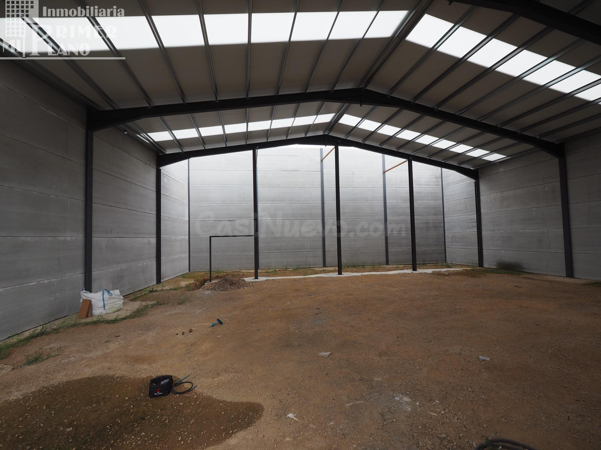 Se alquila nave en Tomelloso ideal para local y comercio con 400m2