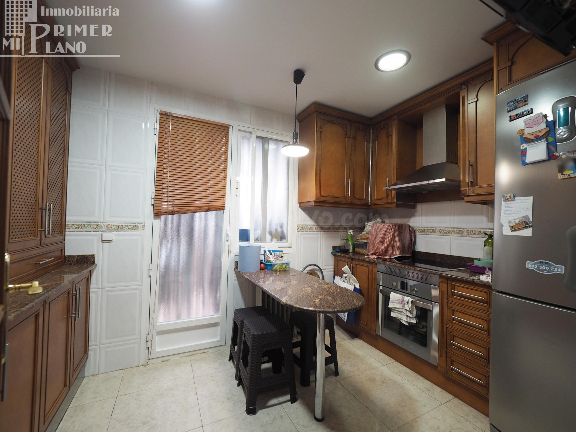 ¡Oportunidad única en Tomelloso! Se vende magnífico adosado  - foto 2
