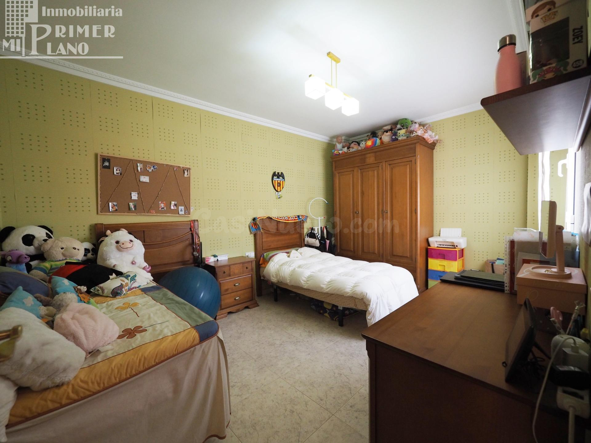 ¡Oportunidad única en Tomelloso! Se vende magnífico adosado  - foto 4