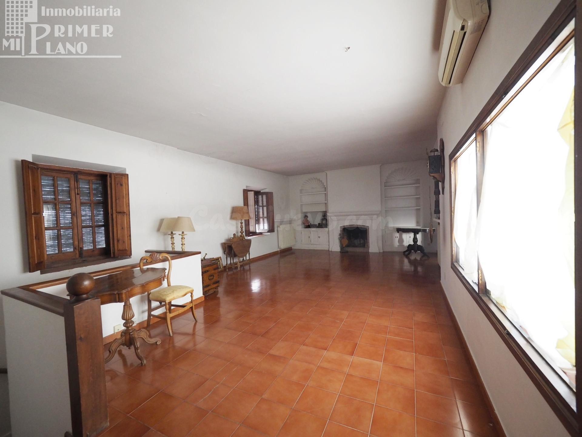 Amplia Casa en el Centro de Tomelloso – ¡Ideal para Reformar a tu Gusto!