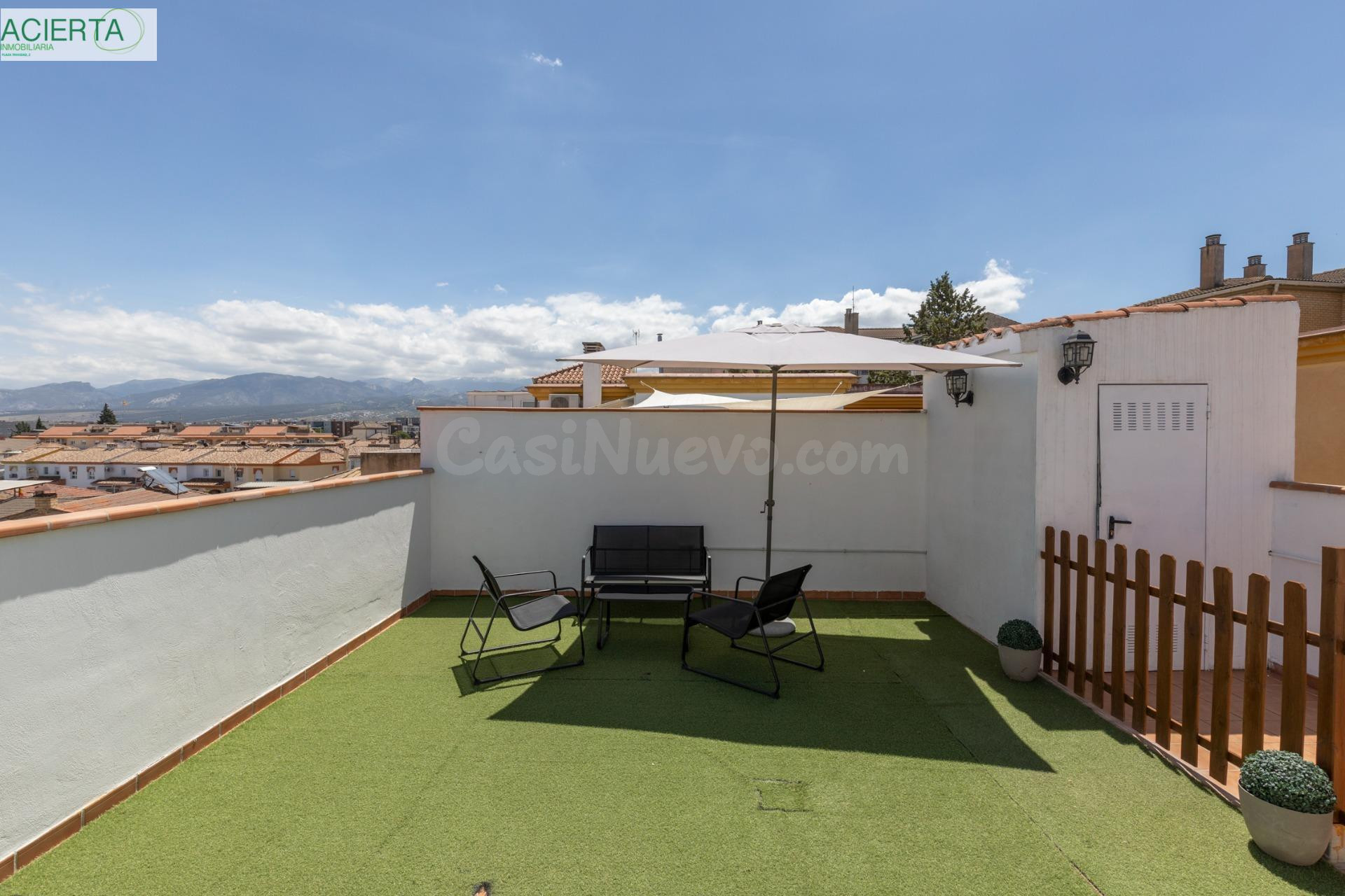 Ático con gran terraza y garaje en el centro de Alhendín – luz, vistas y comodidad