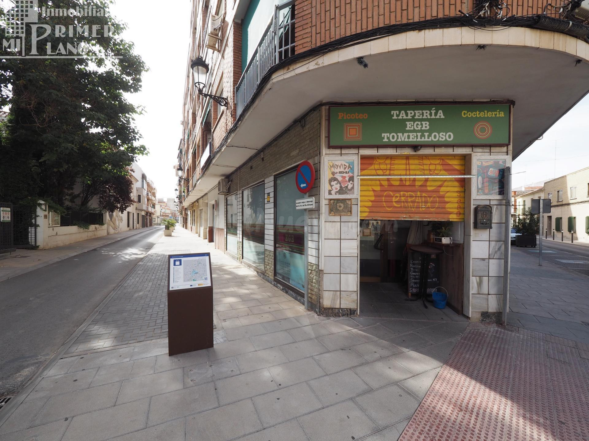 Oportunidad de Inversión: Local Comercial en Esquina en el Centro de Tomelloso