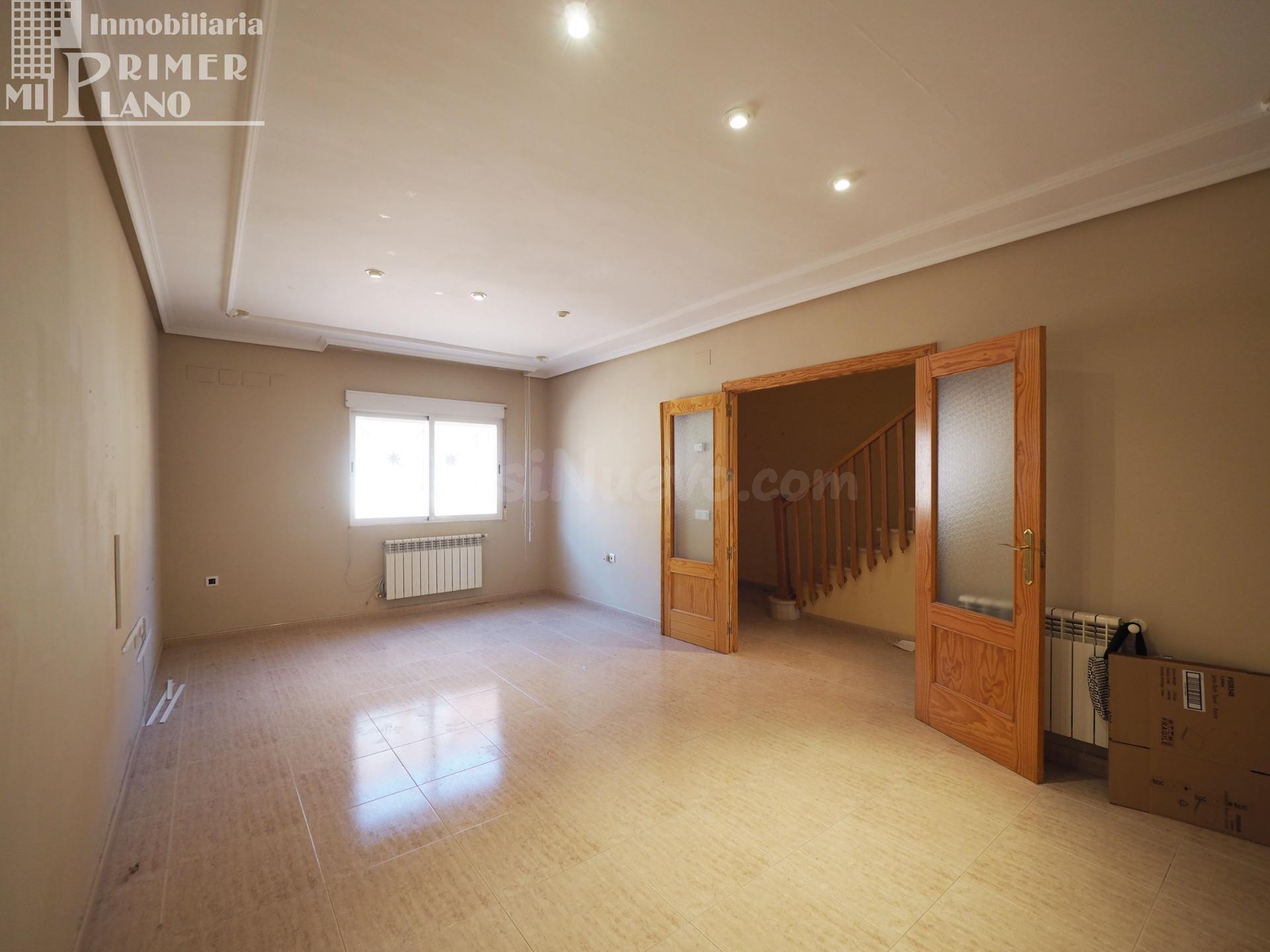 *¡OPORTUNIDAD ÚNICA! Casa adosada en Tomelloso. NO HIPOTECABLE - Calle La Paz. Ahora por sólo 99.000€*