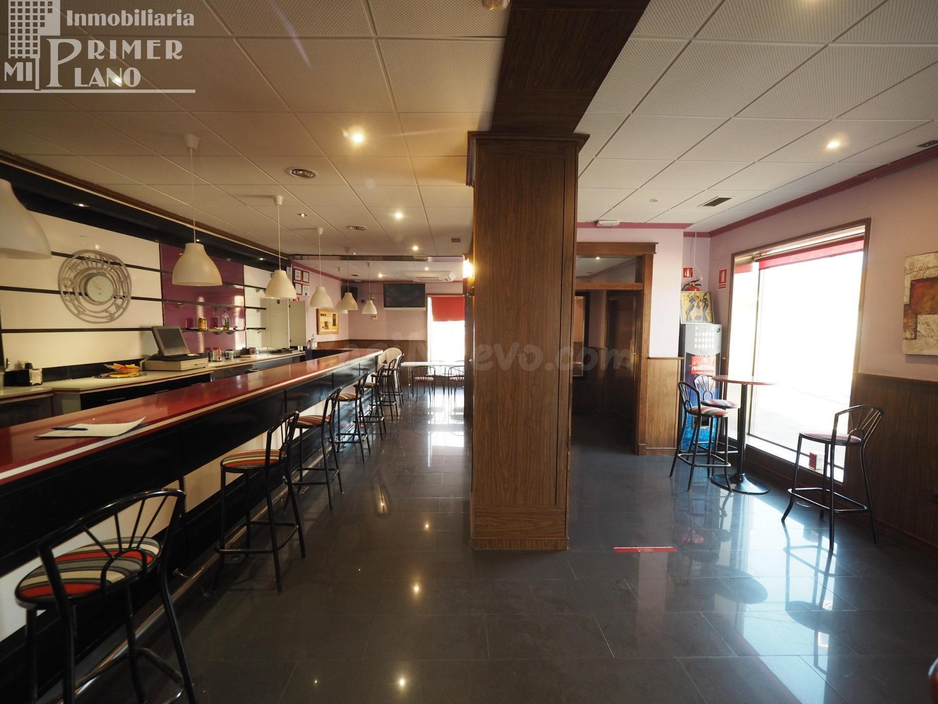 Local Comercial + viviena en Ossa de Montiel - Ideal para Inversión