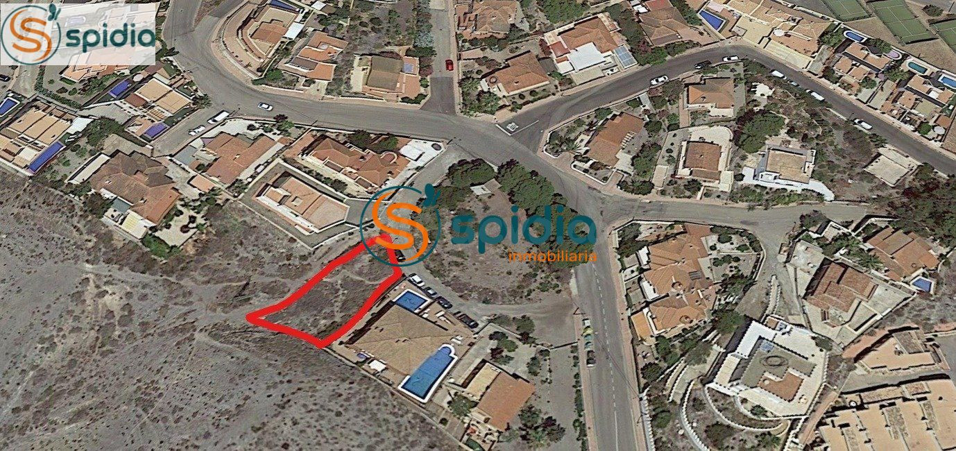Parcela de 624 m2 en la Urb. Los Geraneos