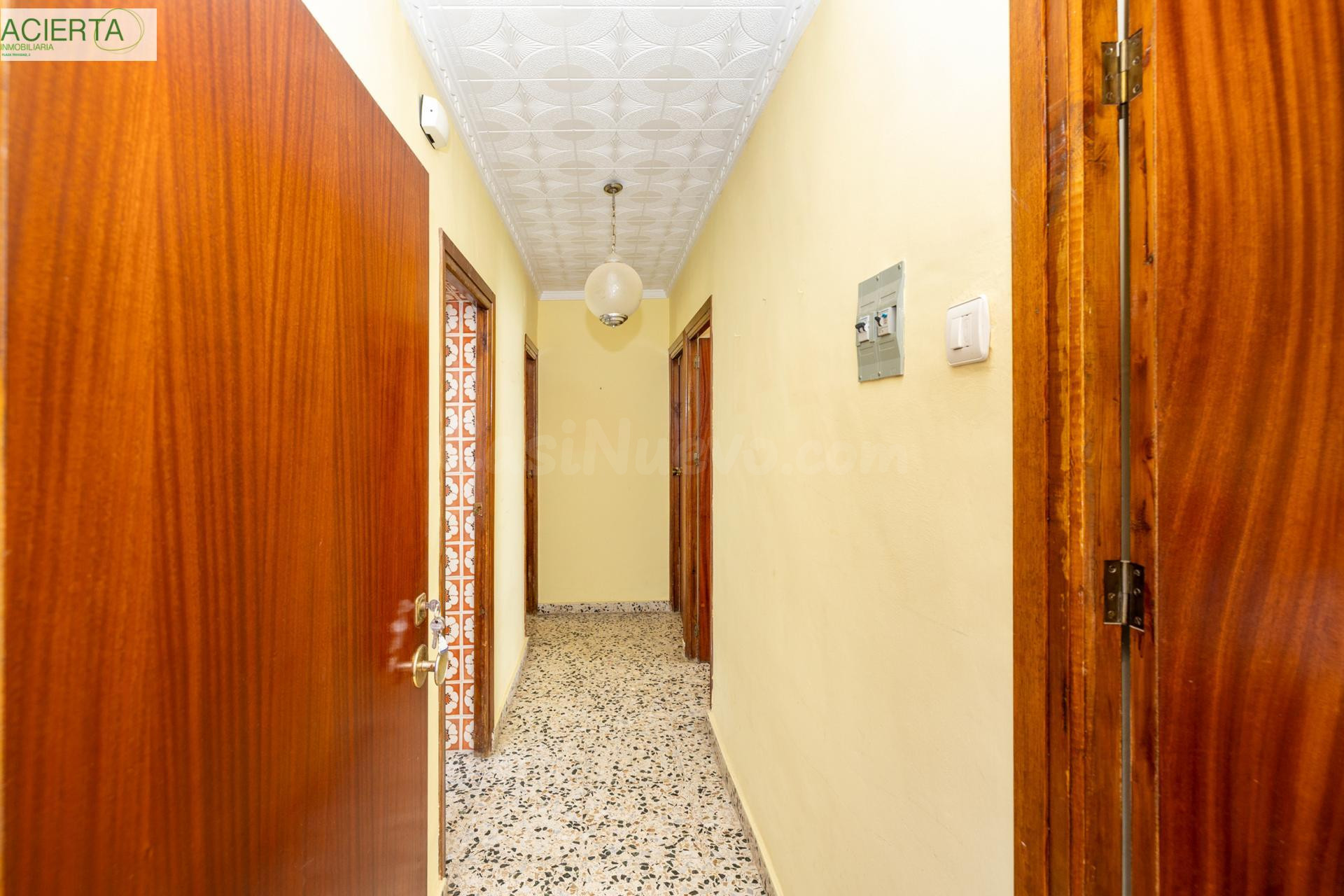 ¡Oportunidad en Lanjarón! Piso con balcón y un gran potencia - foto 5